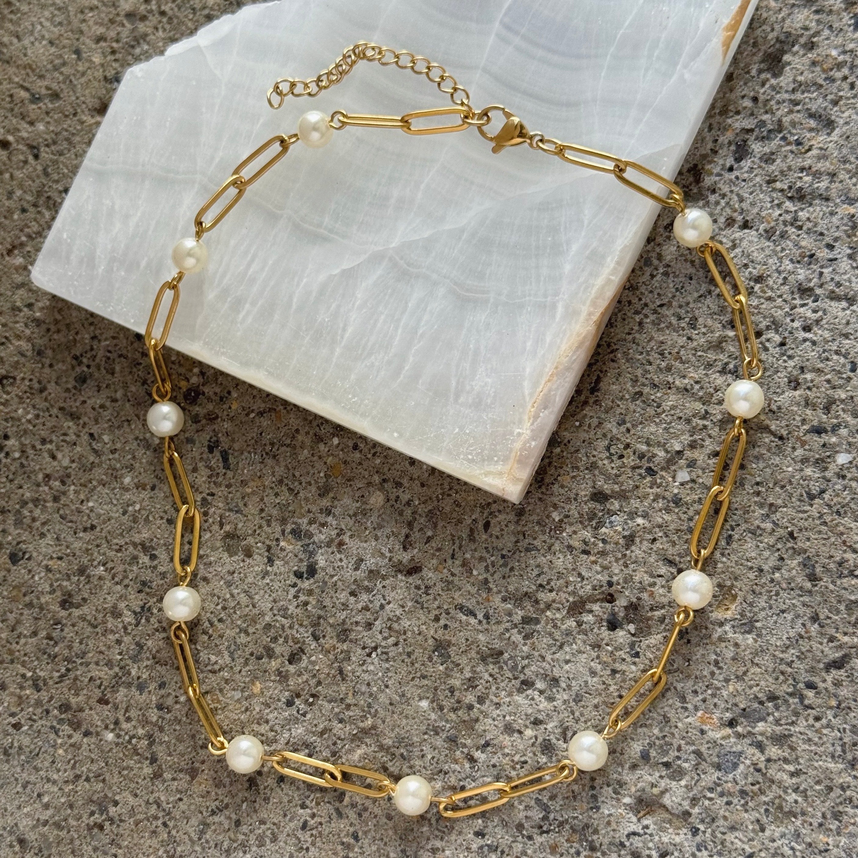 GOLD PAPERCLIP PEARL necklace