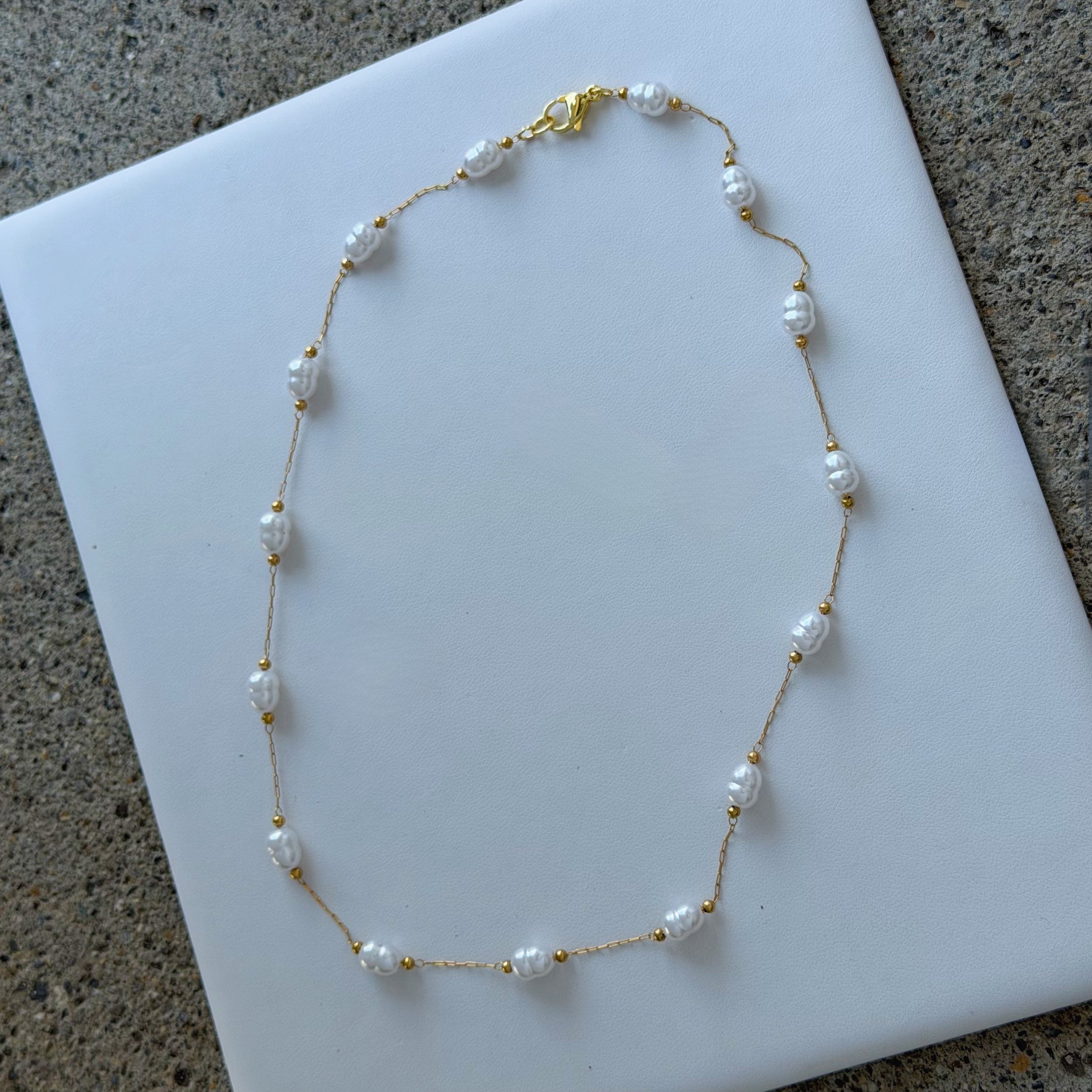 VINTAGE GOLD FRESHWATER DAINTY necklace
