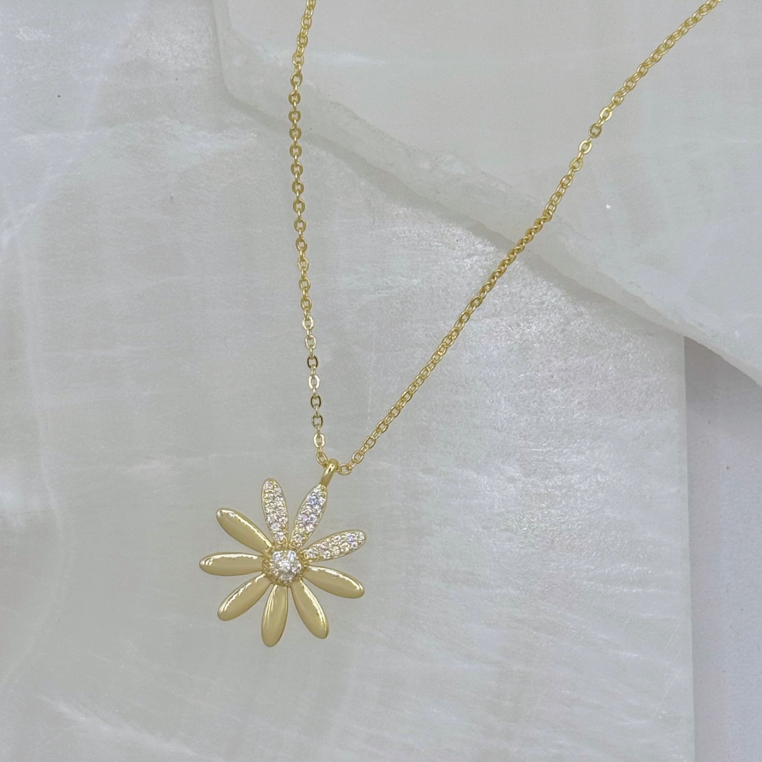 GOLD CRYSTAL DAISY FLOWER necklace