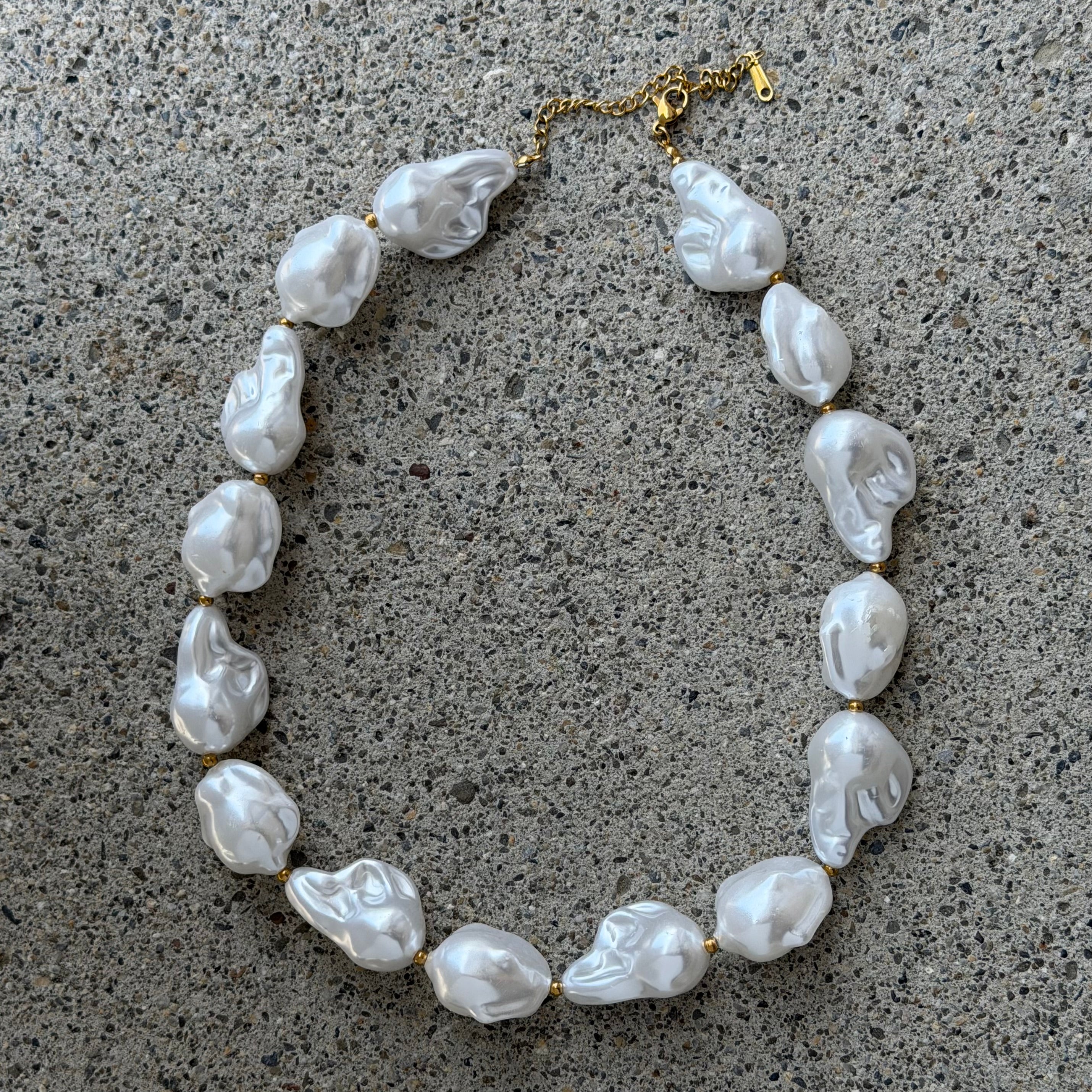 BAROQUE PEARL necklace