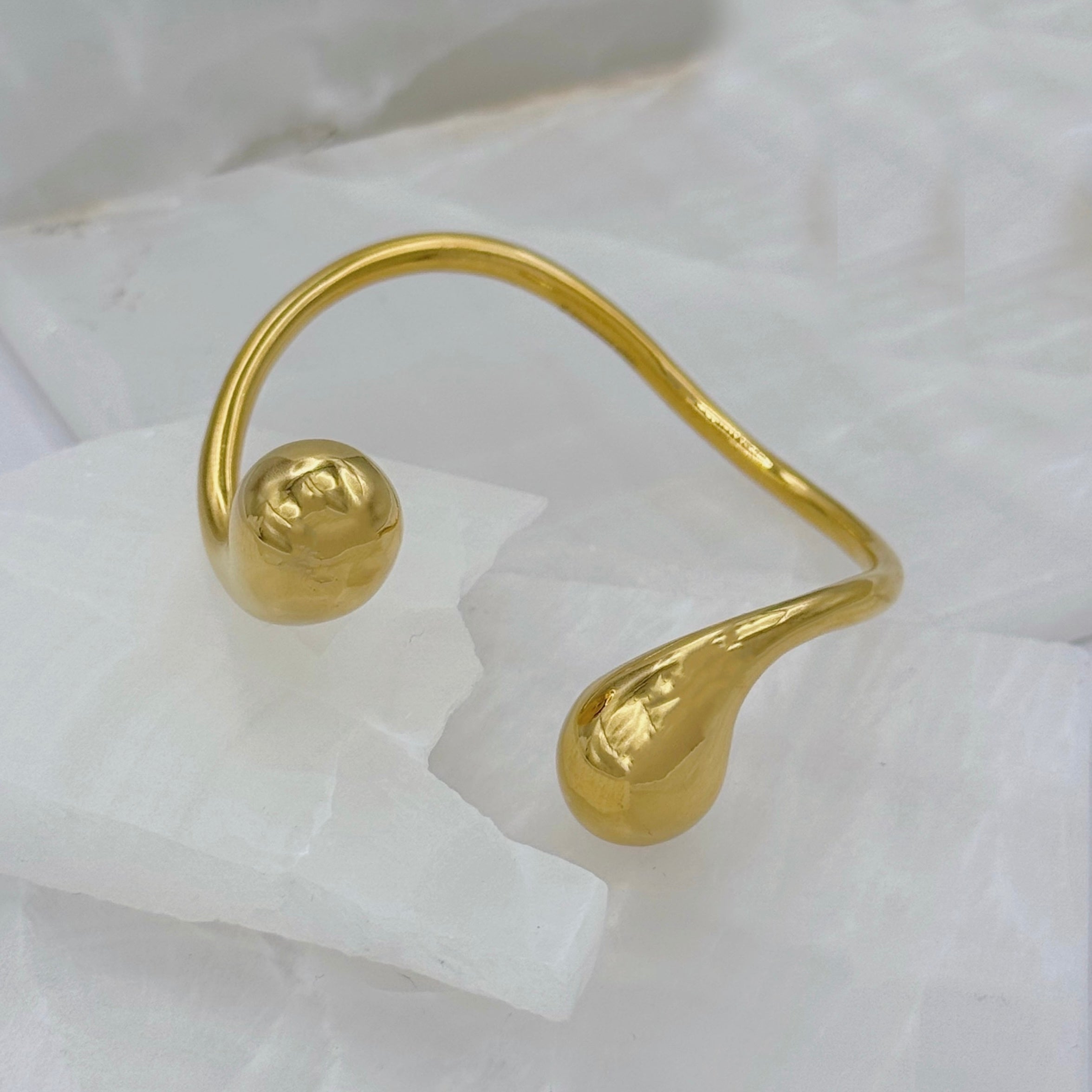 GOLD LIQUID BALL bangle