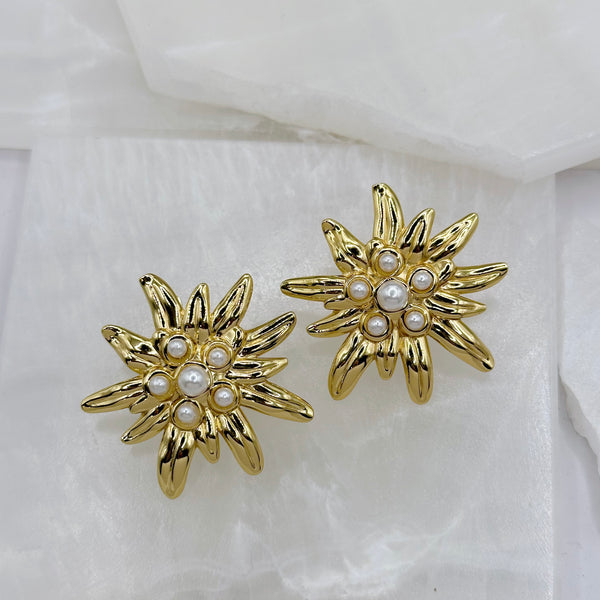 GOLDEN FLOWER PEARL earrings