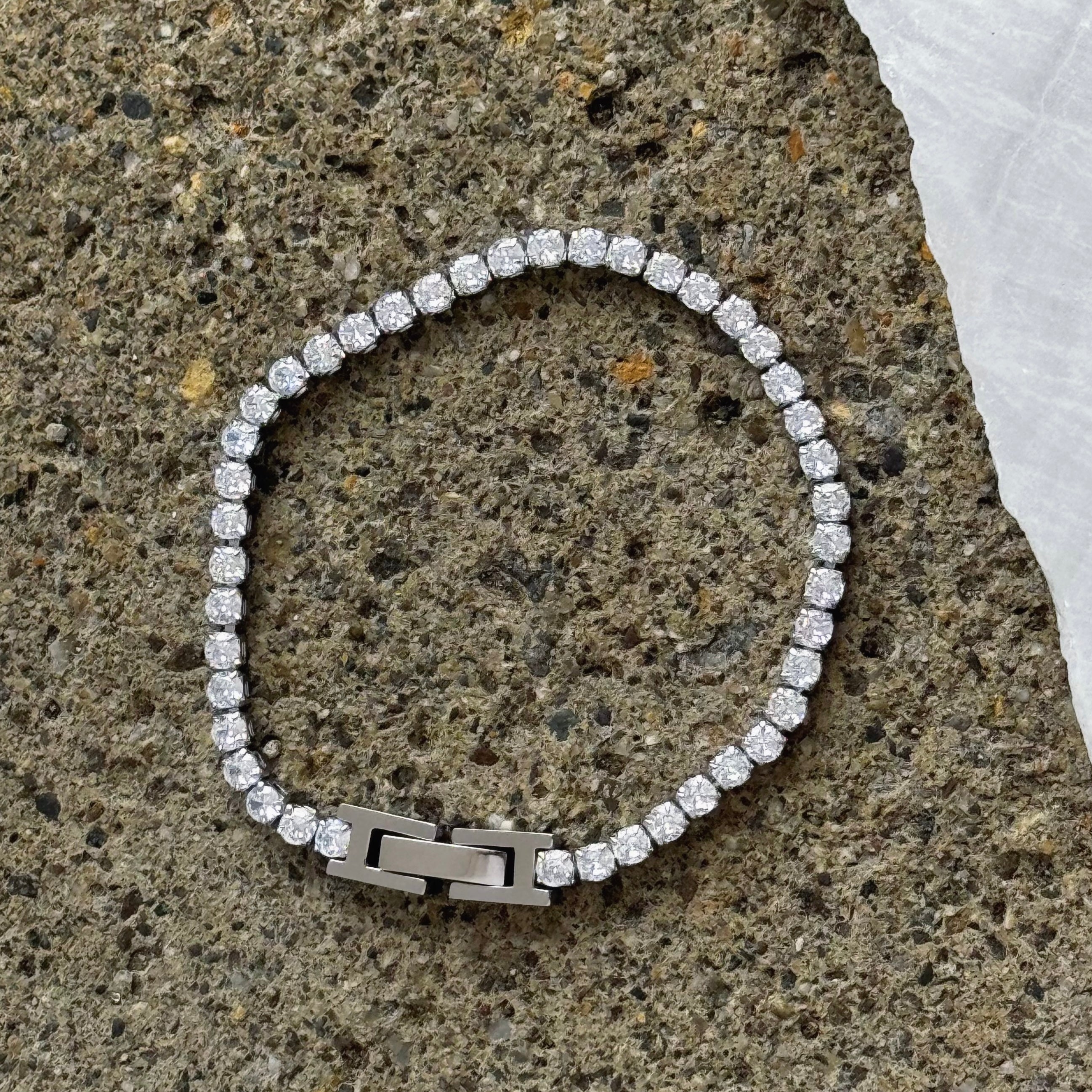 SILVER ROUND CRYSTAL bracelet