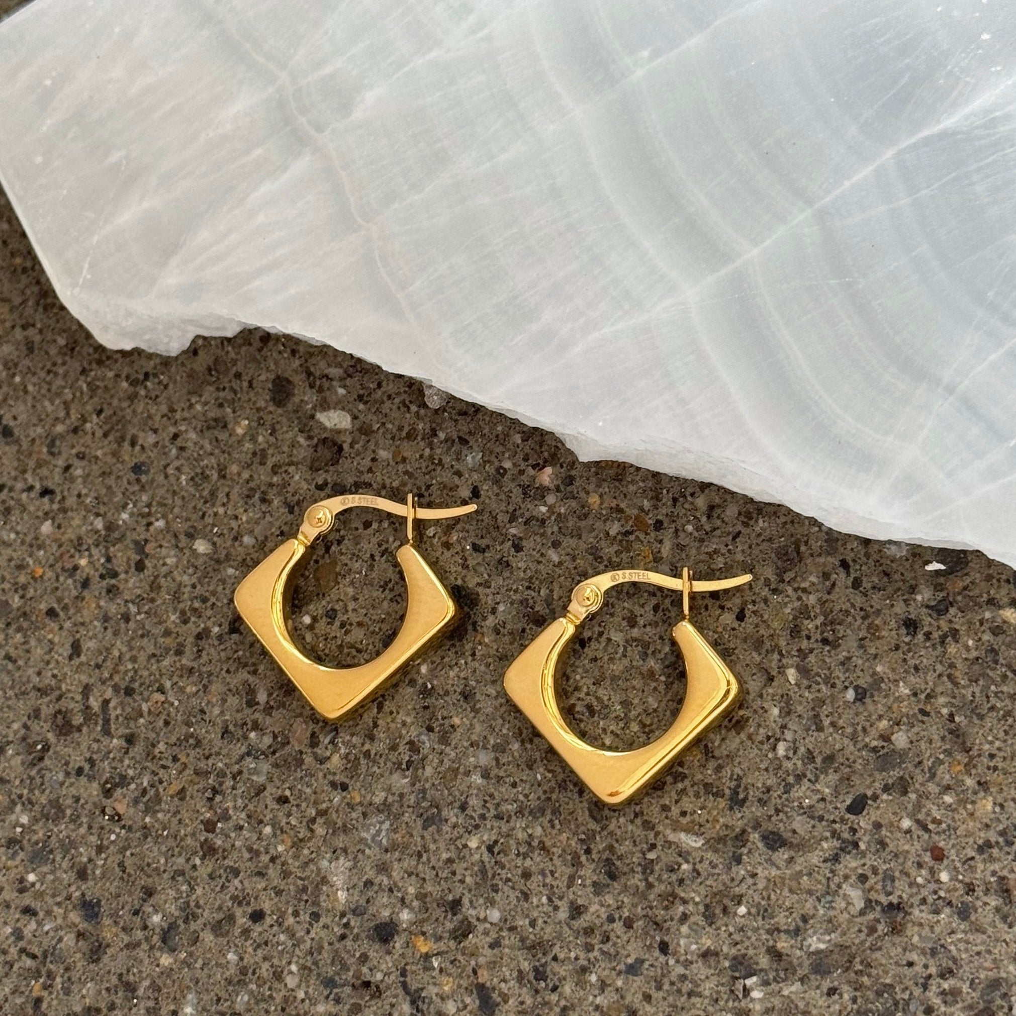 GOLD SQUARE MINI HOOP earrings