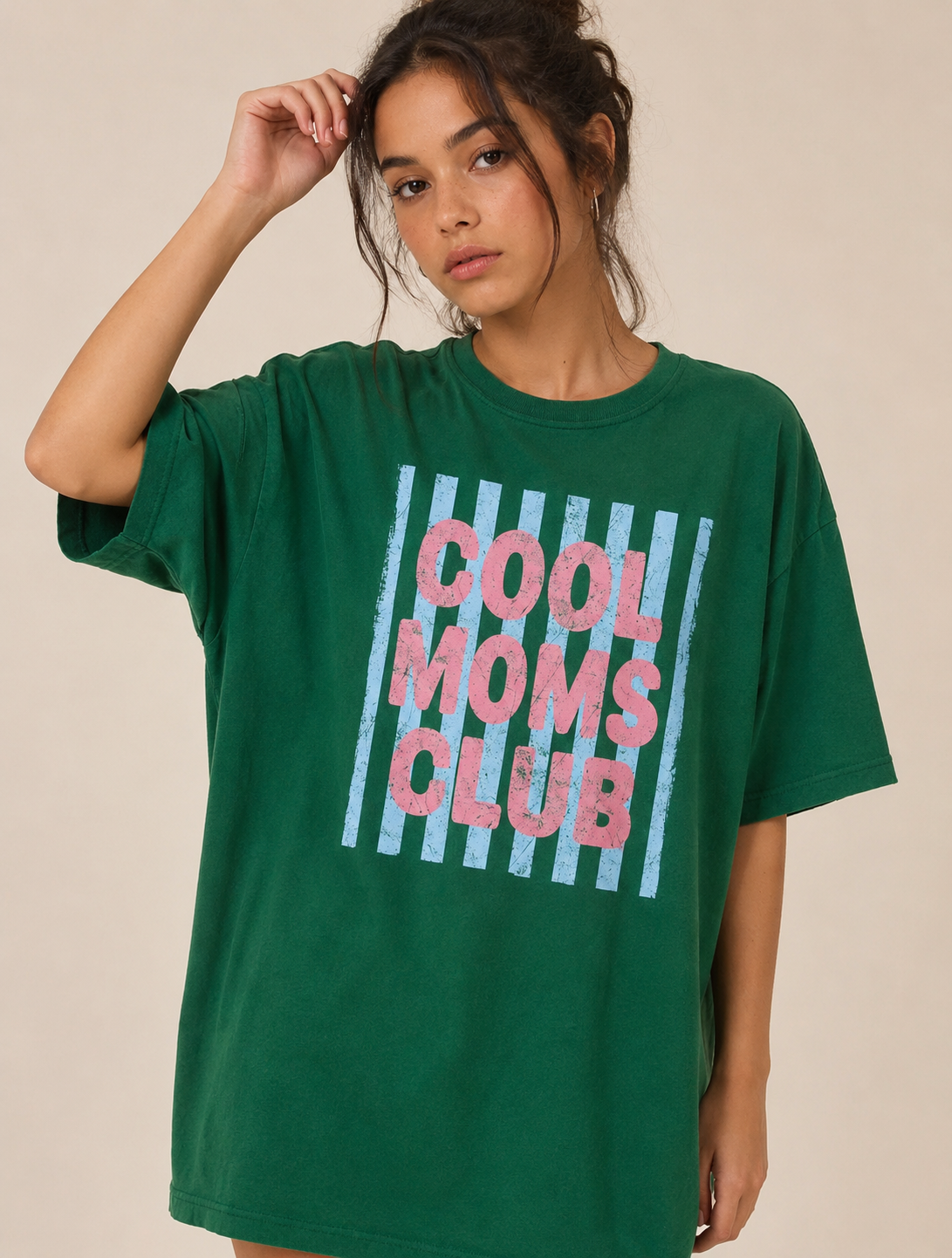COOL MOMS CLUB GRAPHIC OVERSIZED T-SHIRT