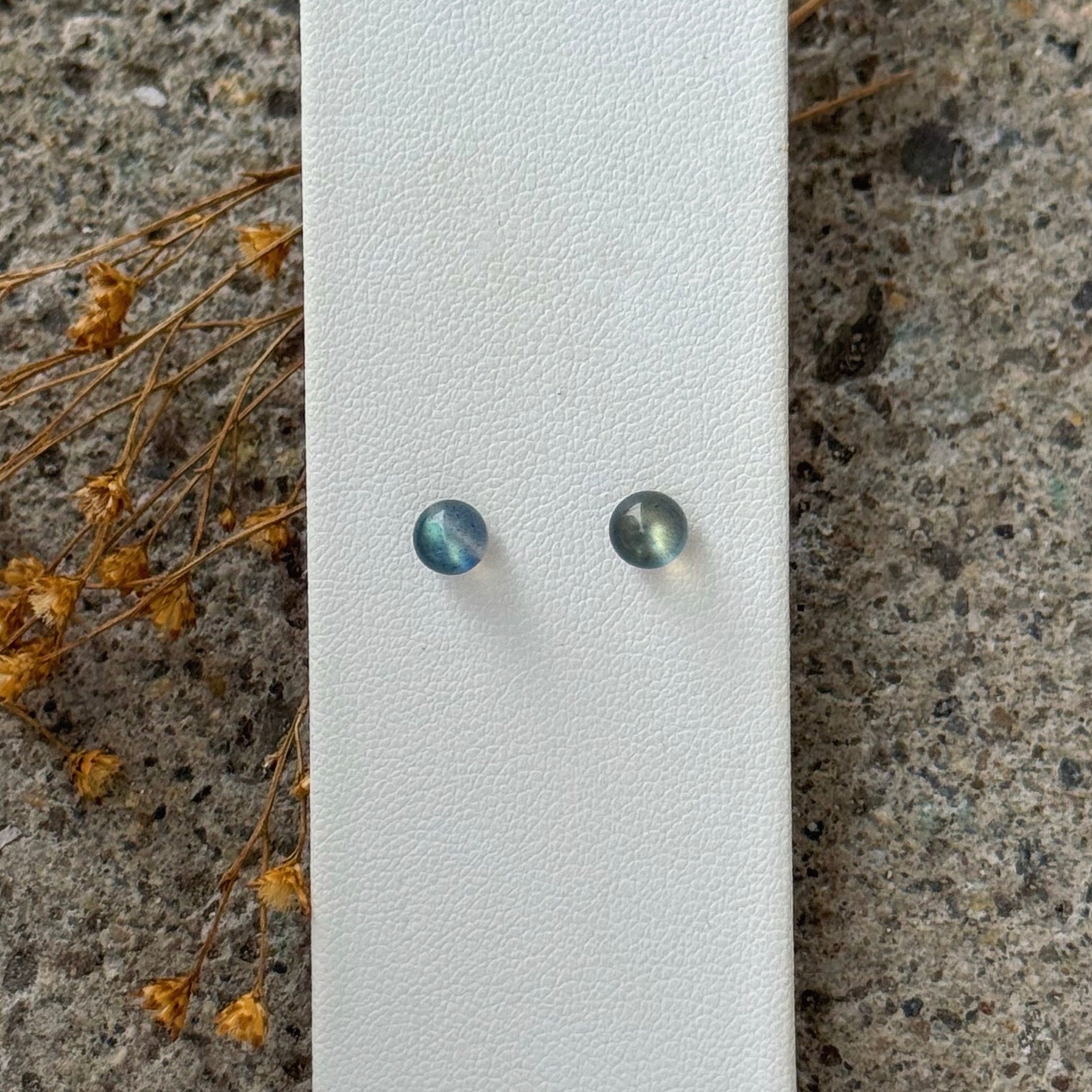 ROUND LAPIS LAZULI STUD earrings