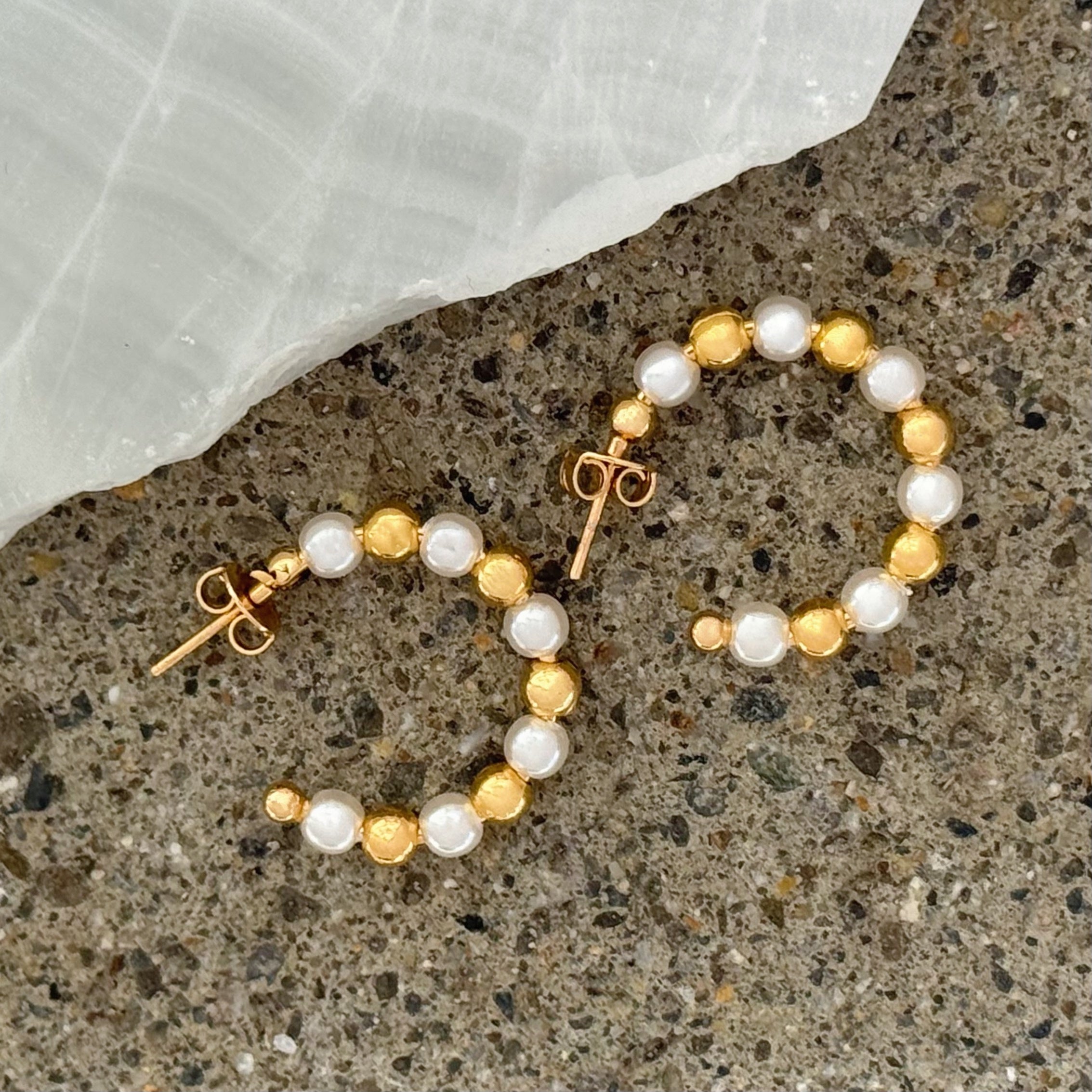 4MM SMALL GOLD & PEARL BEADED HOOP earrings