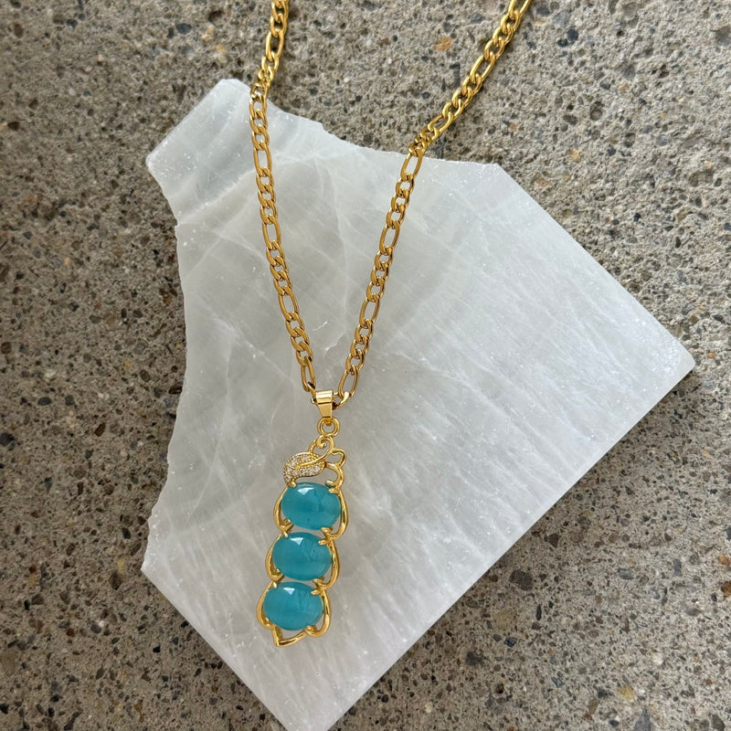 LIGHT BLUE CATS EYE necklace