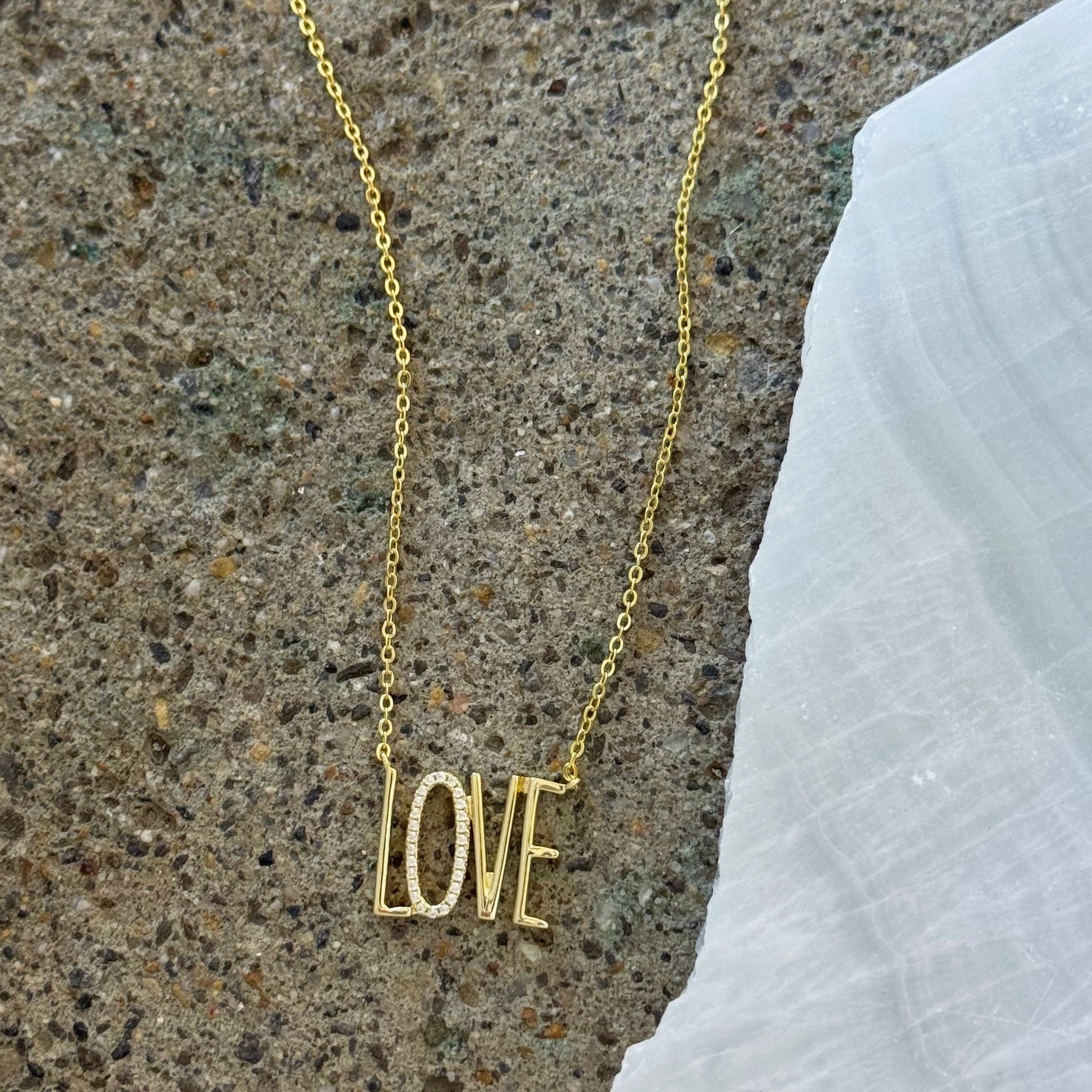 GOLD LOVE necklace