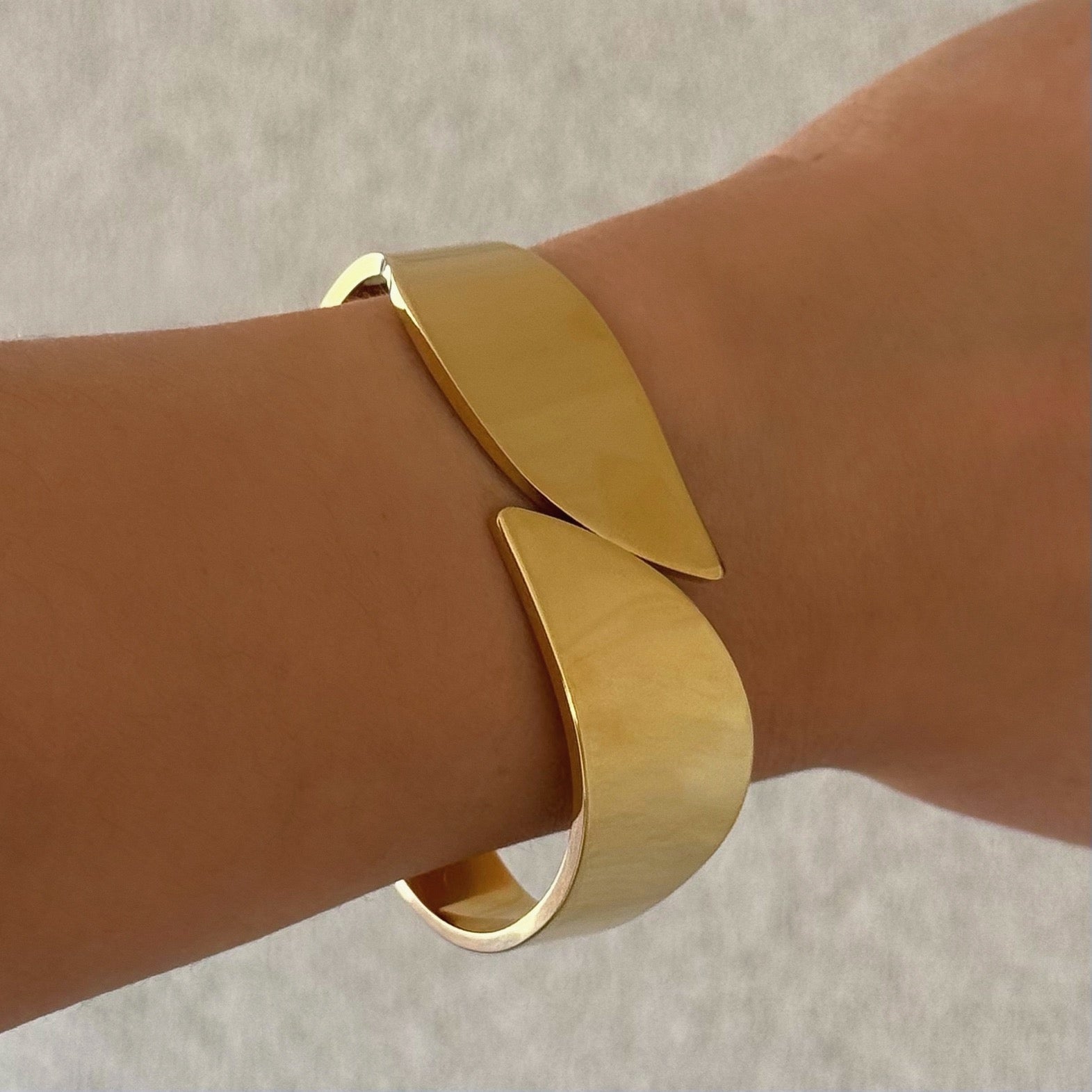 GOLD LIANA bangle – Mazza Boutique
