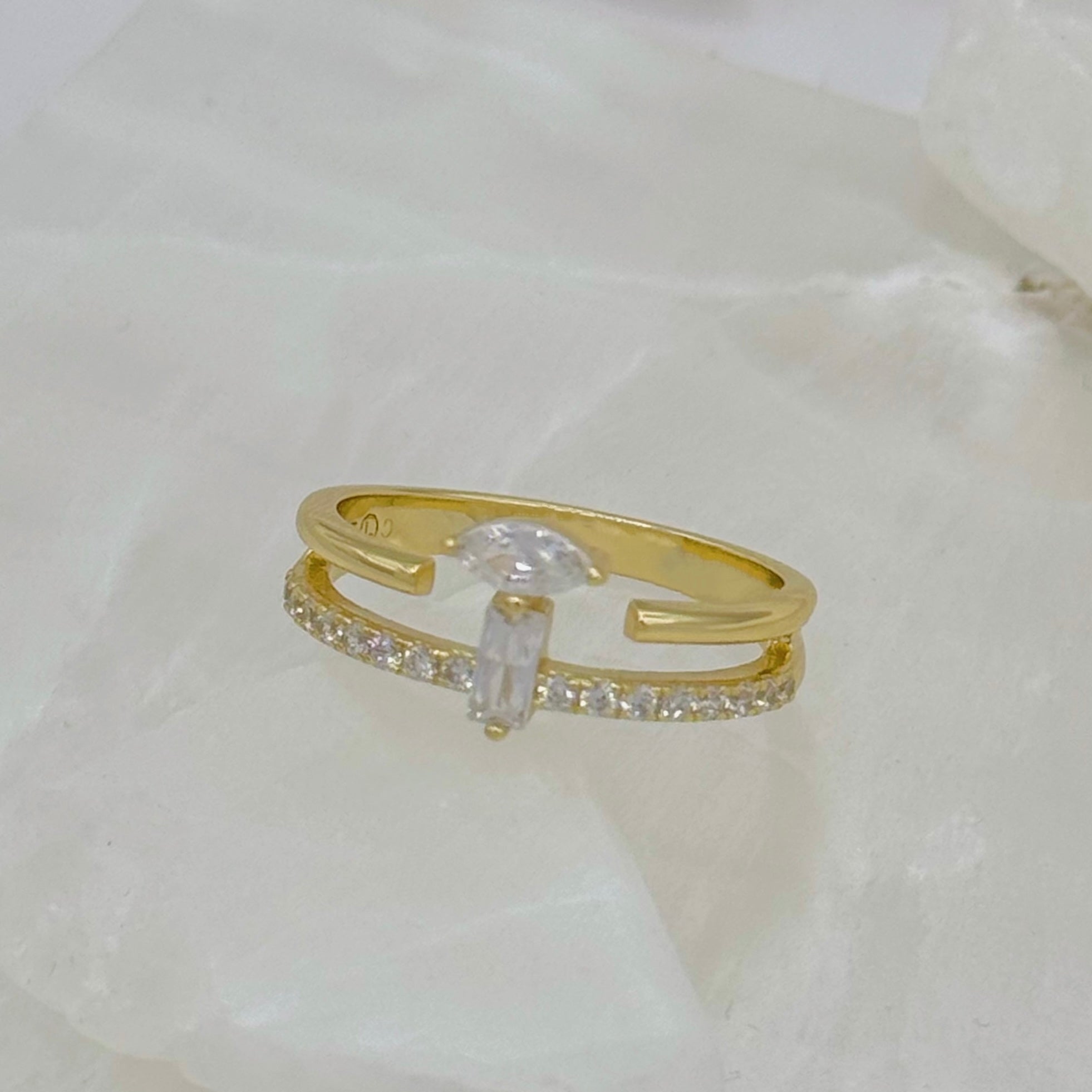 GOLD CRYSTAL GUPSA ring