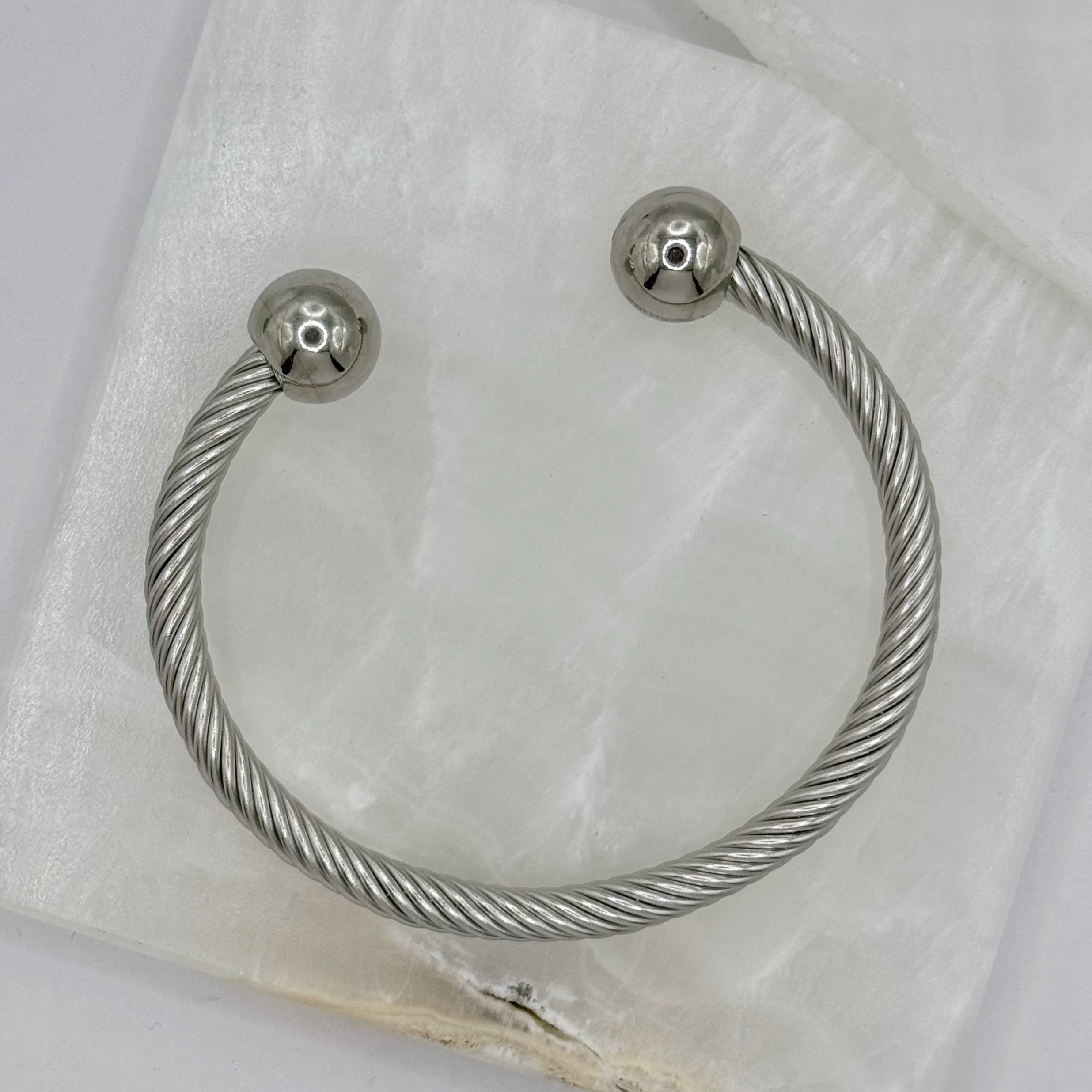 SILVER THIN TWISTED BALL bracelet