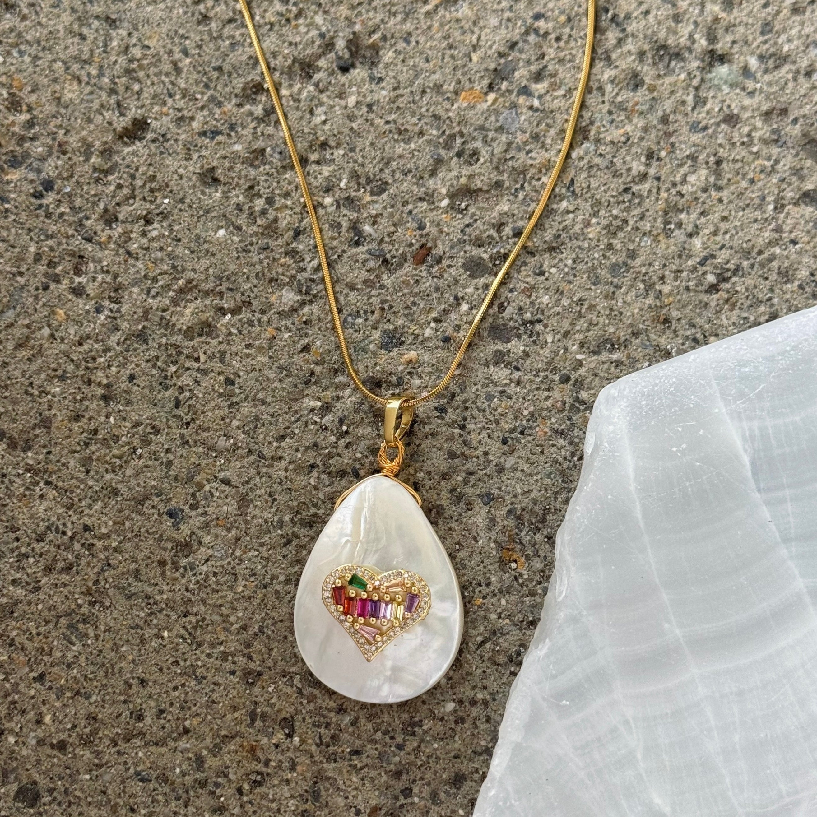 MOTHER OF PEARL HEART necklace