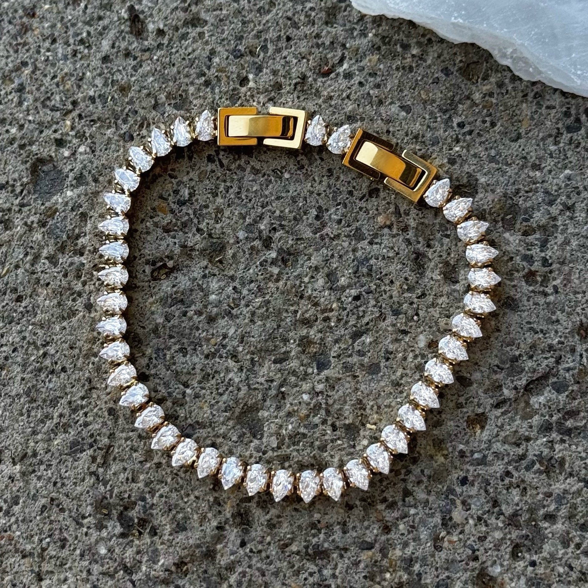 GOLD TEARDROP CRYSTAL STEEL bracelet
