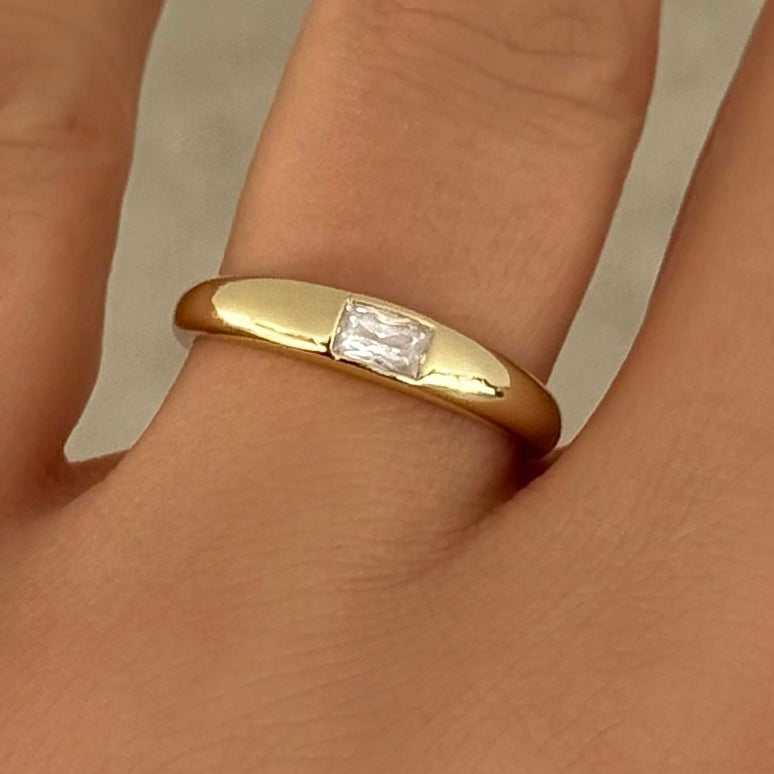 GOLD CRYSTAL BAUETTE DOME ring