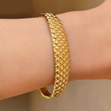 GOLD AMIRA TEXTURED bangle