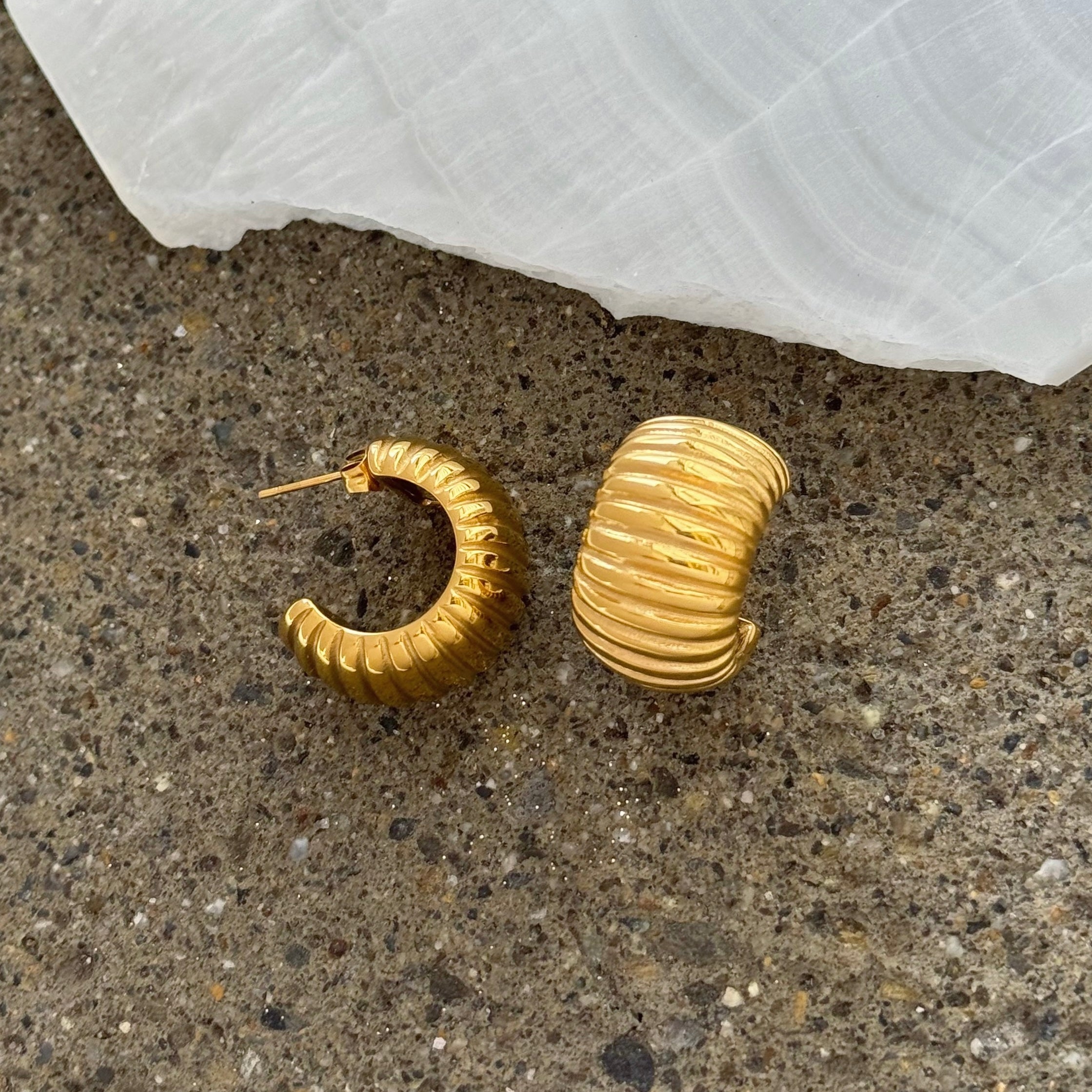 GOLD CHUNKY RIDGES HOOP earrings