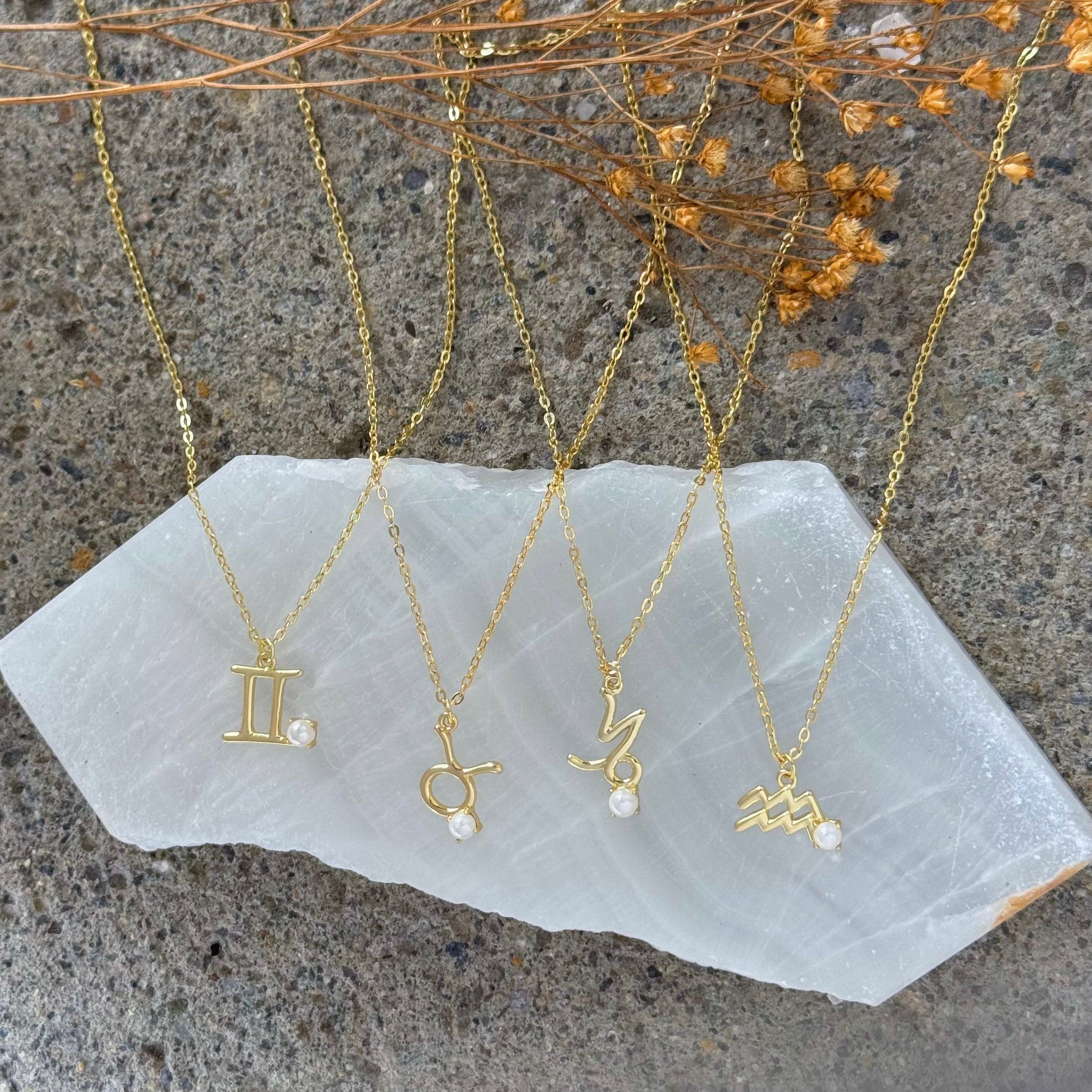 GOLD ZODIAC PEARL MINI necklace