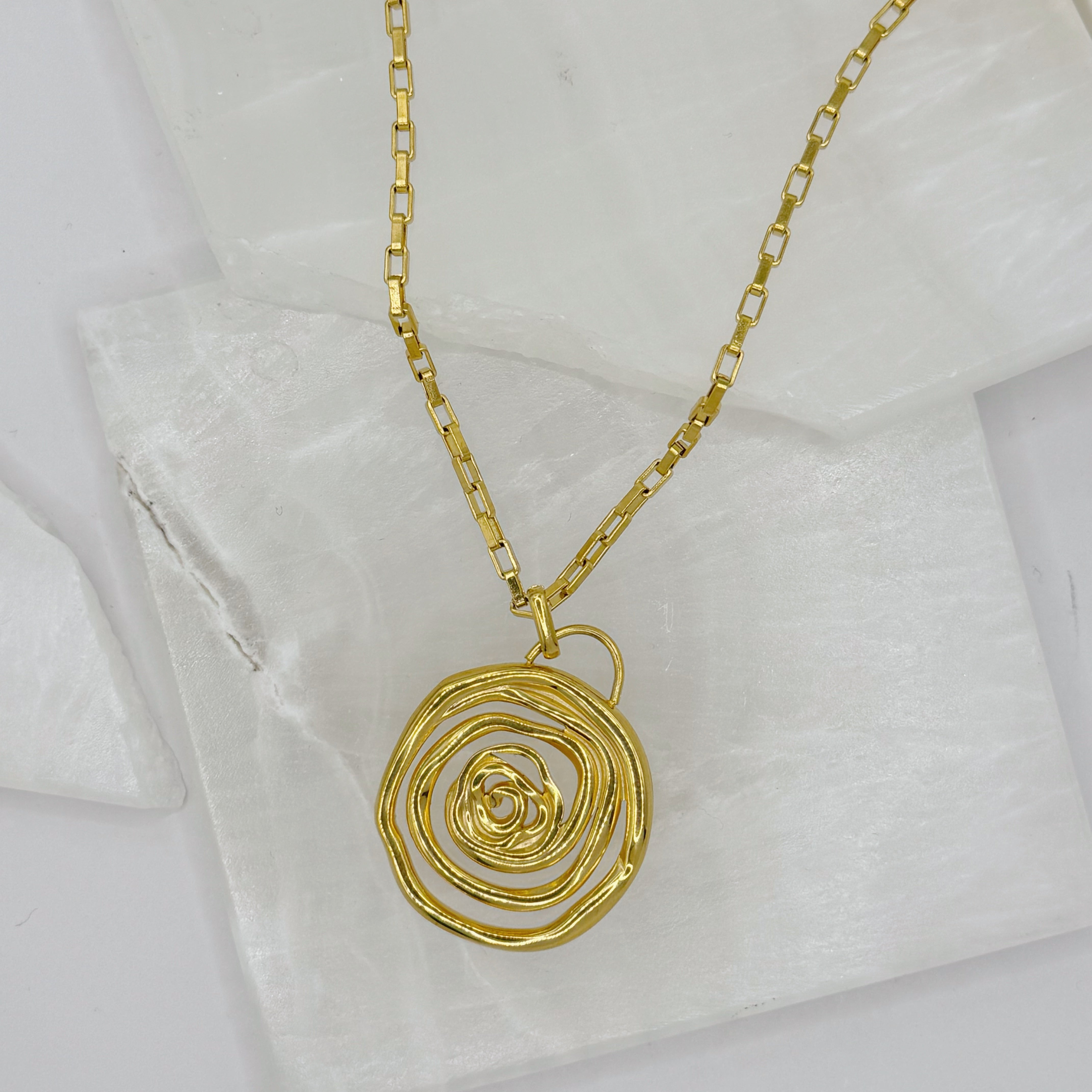 GOLDEN SWIRL necklace