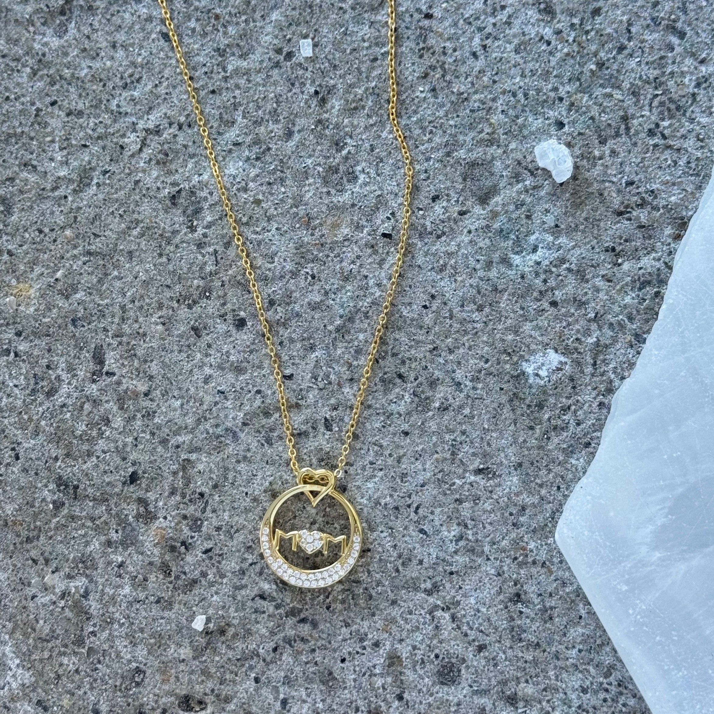GOLD CRYSTAL MOM CIRCLE HEART necklace