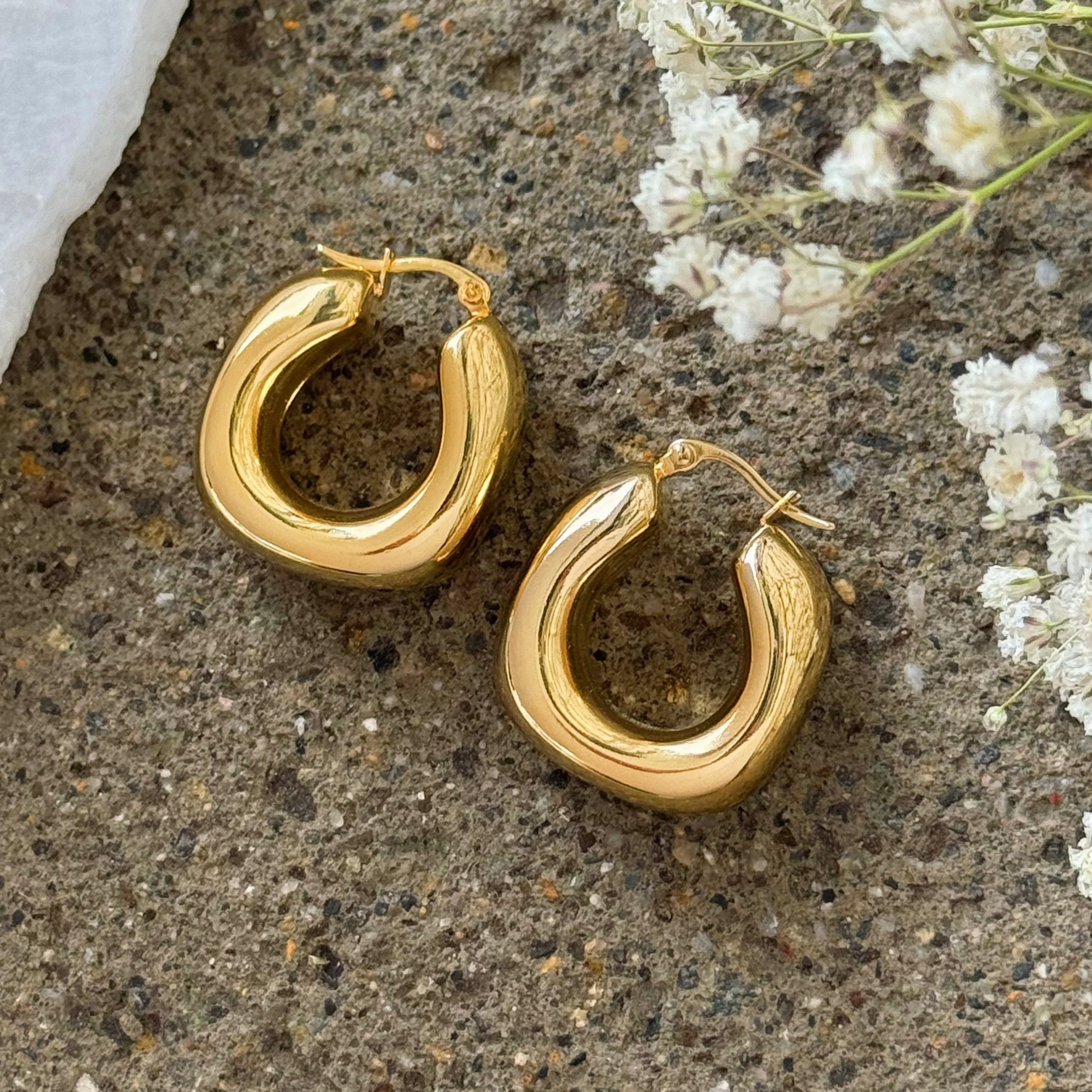GOLD CHUNKY SQUARE HOOP earrings
