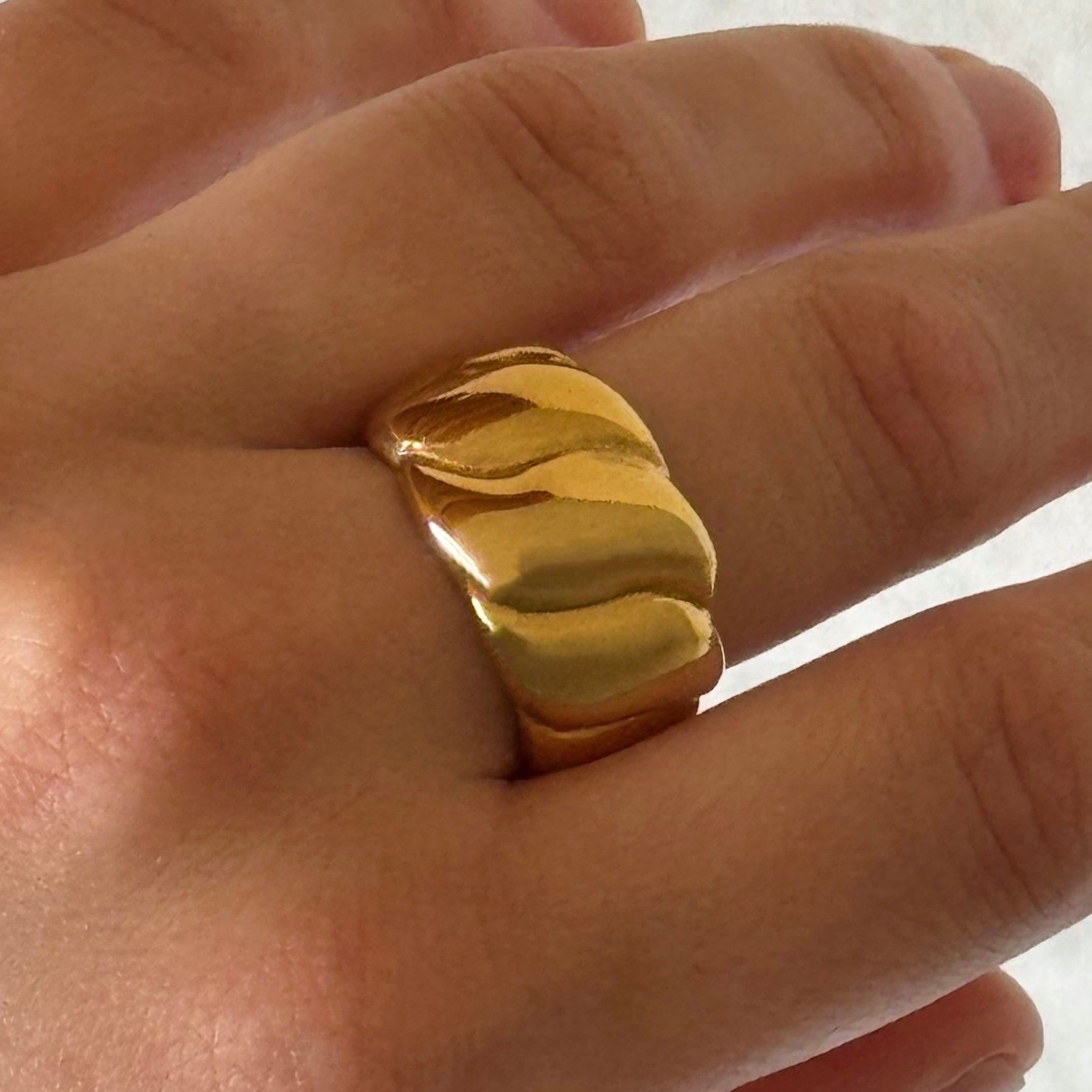 GOLD STEEL VINTAGE PUFFY ring