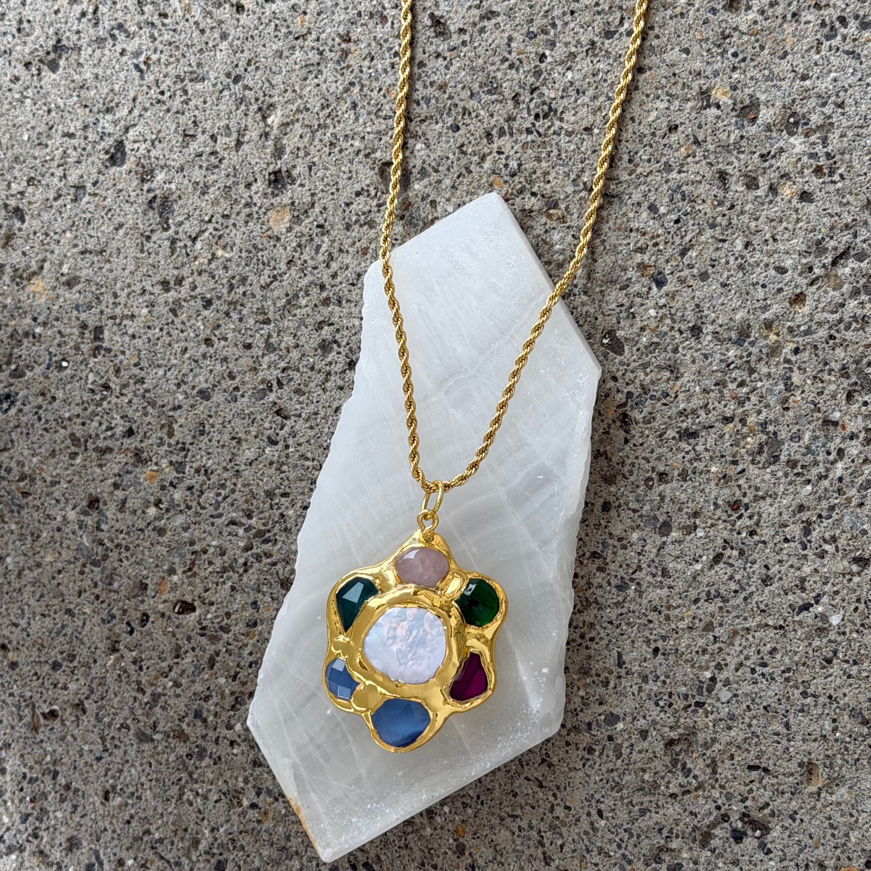 GOLD AURORA BLOOM CRYSTAL necklace