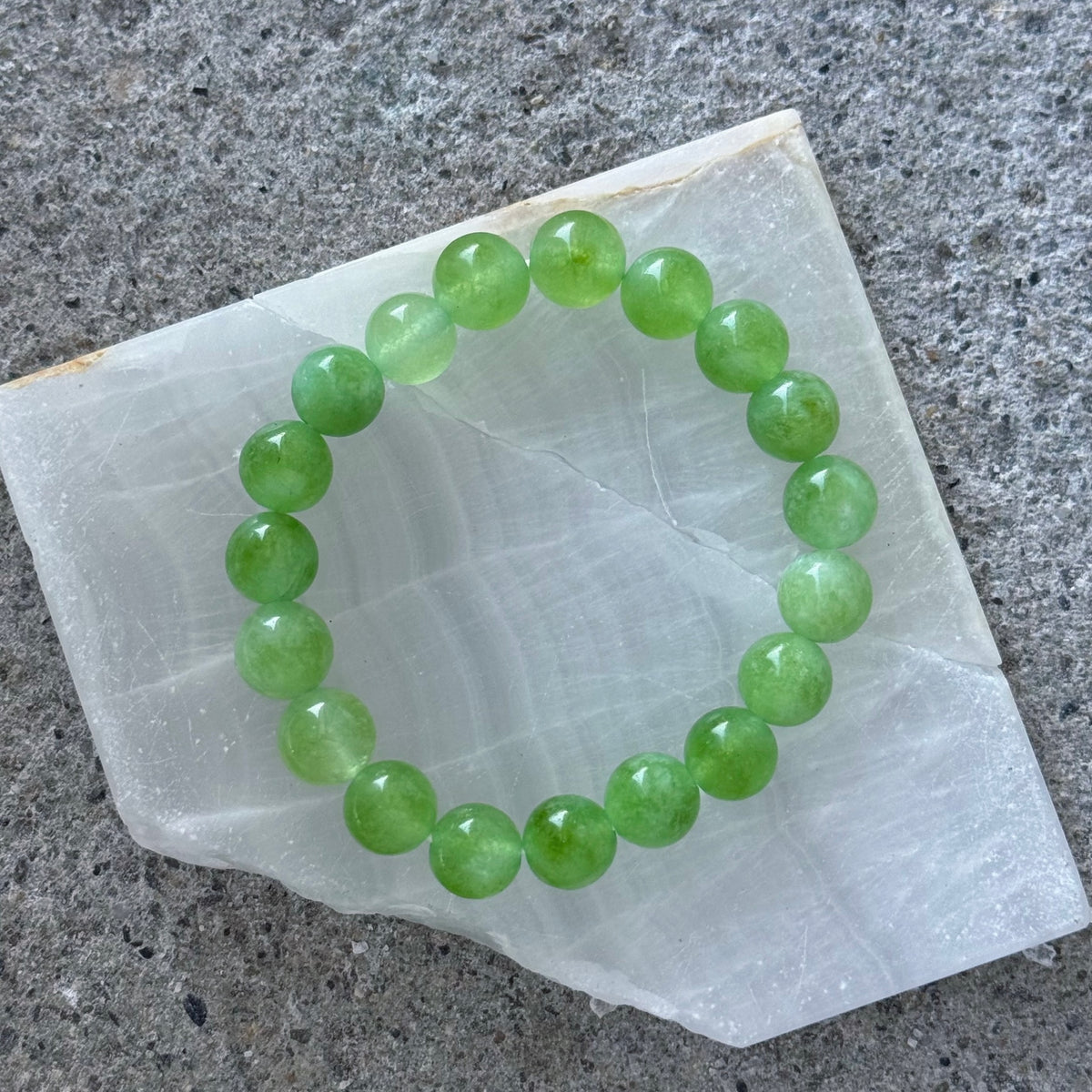 10MM GREEN PERIDOT BEADED bracelet