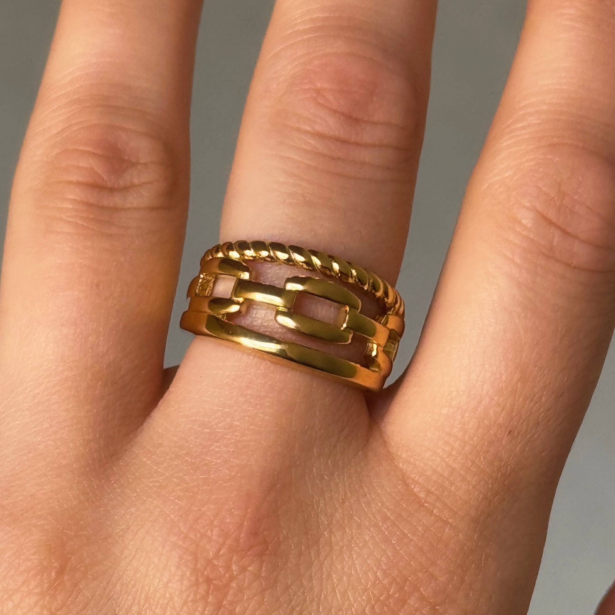 GOLD TANYA CHAIN LINK ring
