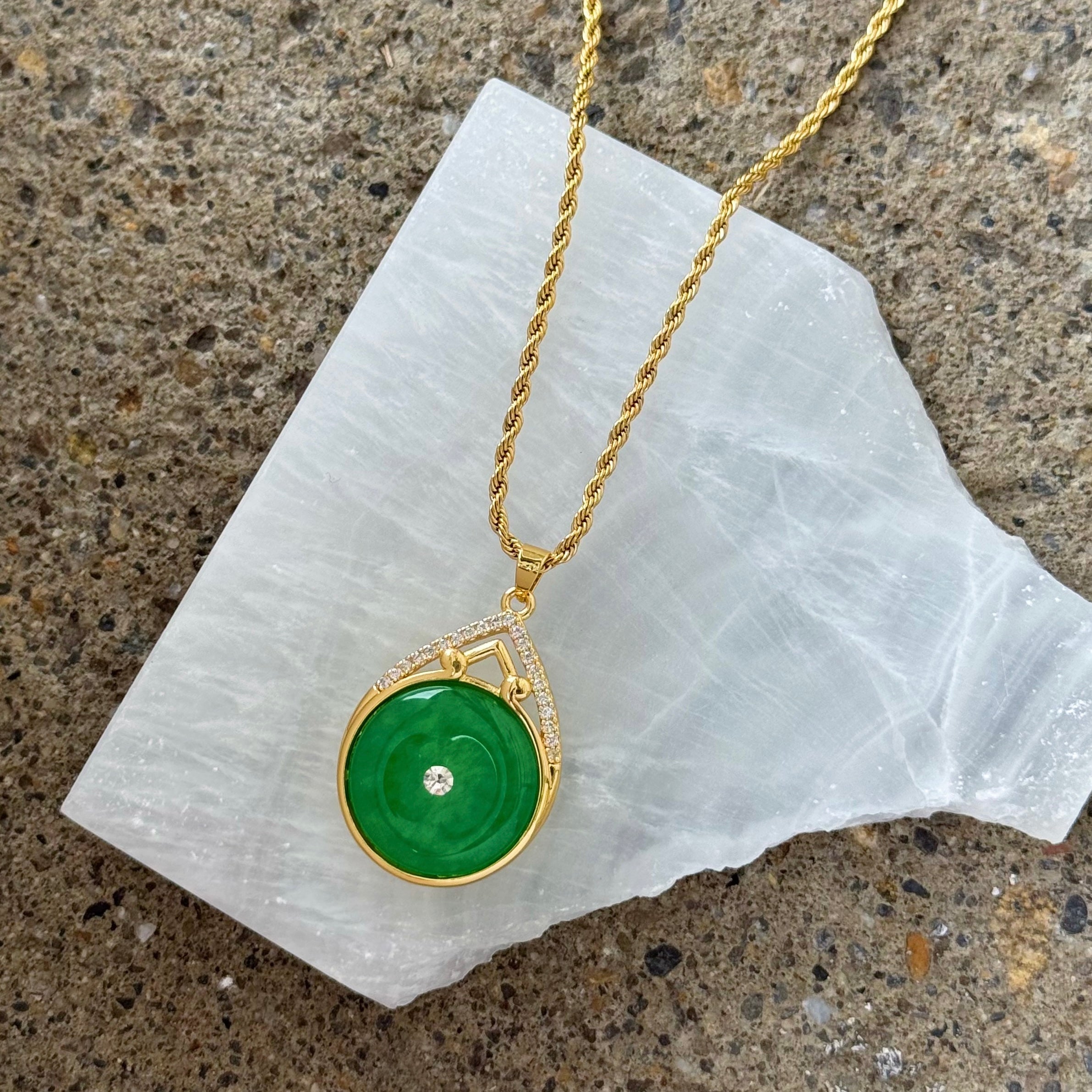 MAI ROUND GREEN JADE necklace