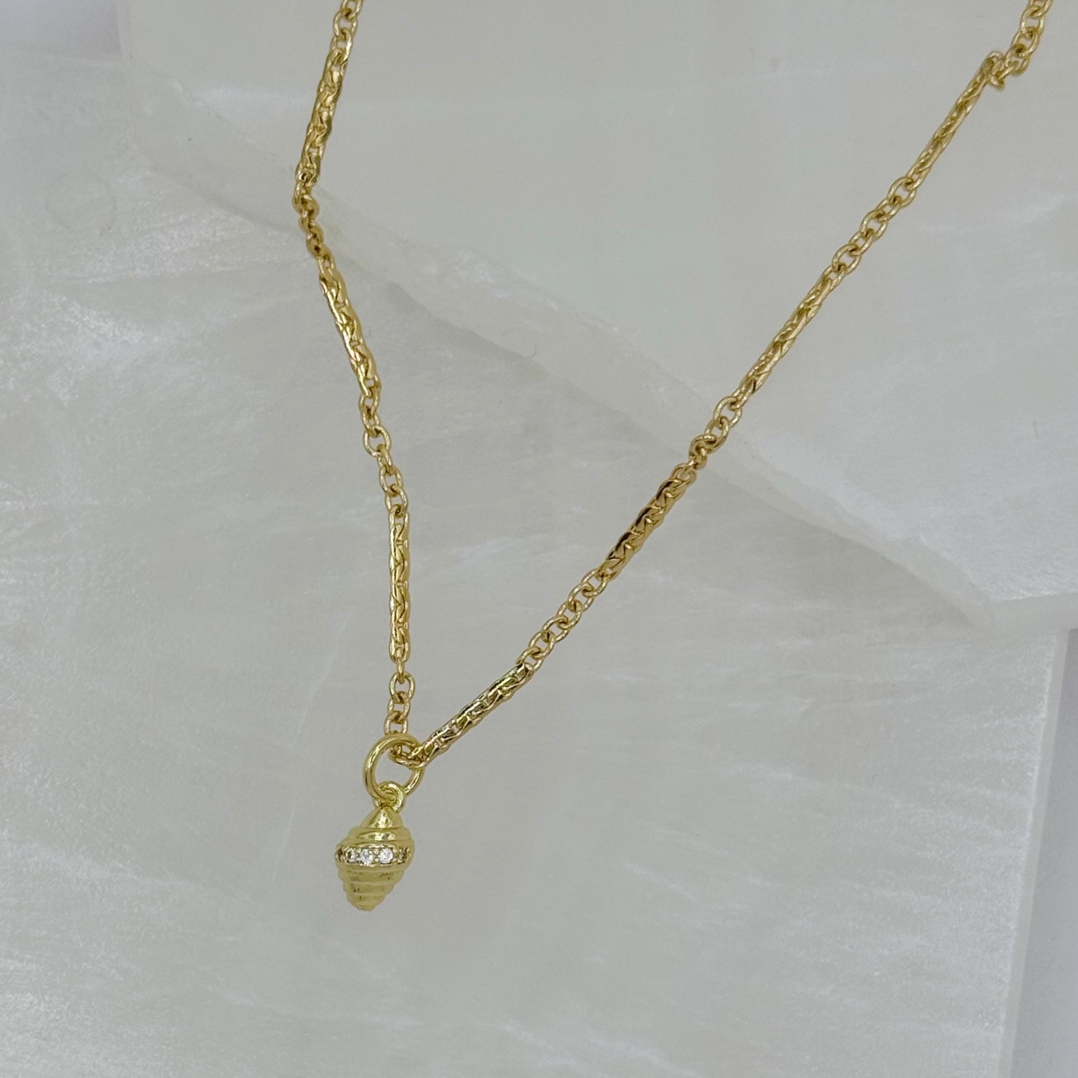 GOLDEN SEASHELL SUPER MINI necklace