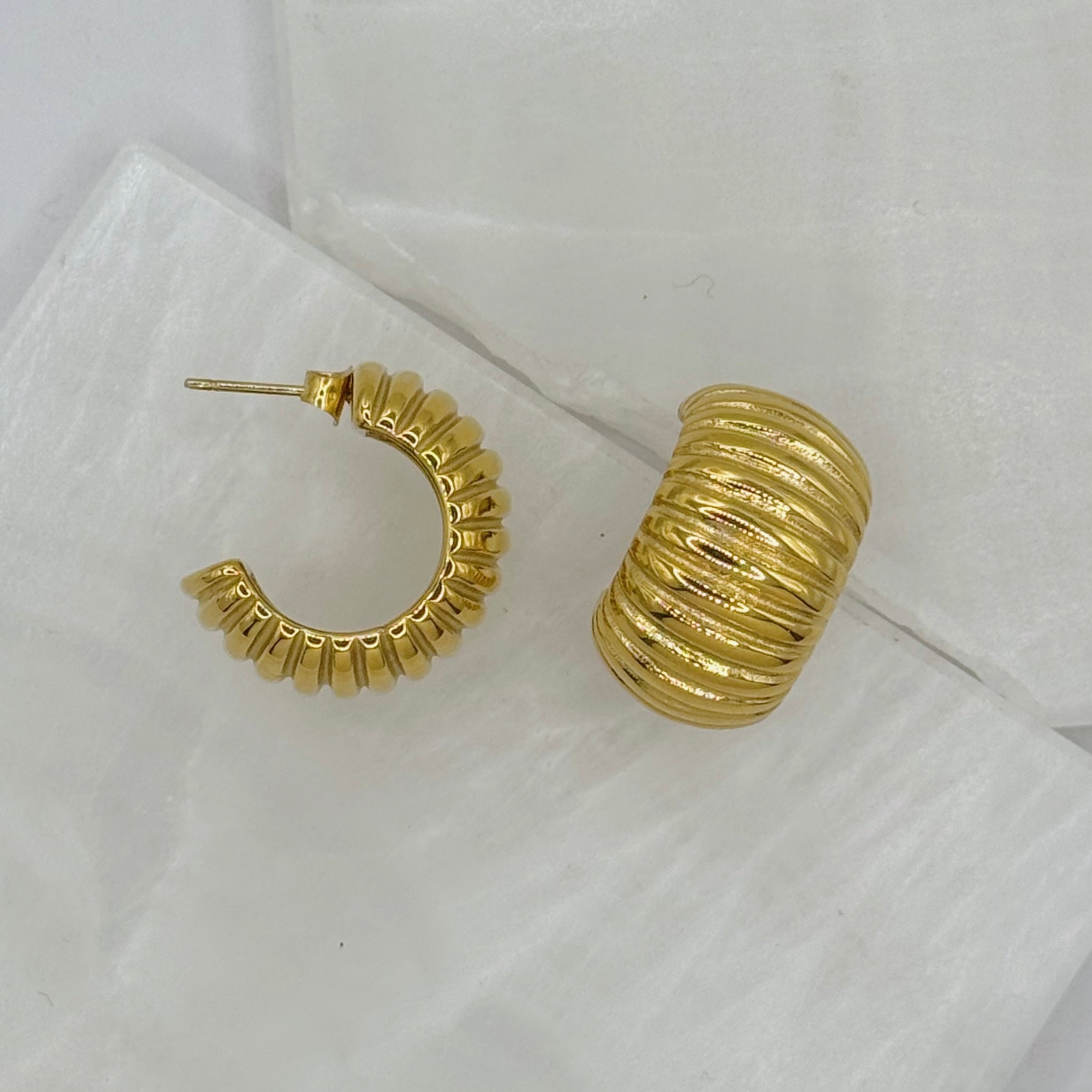 GOLD CHUNKY RIDGES HOOP earrings