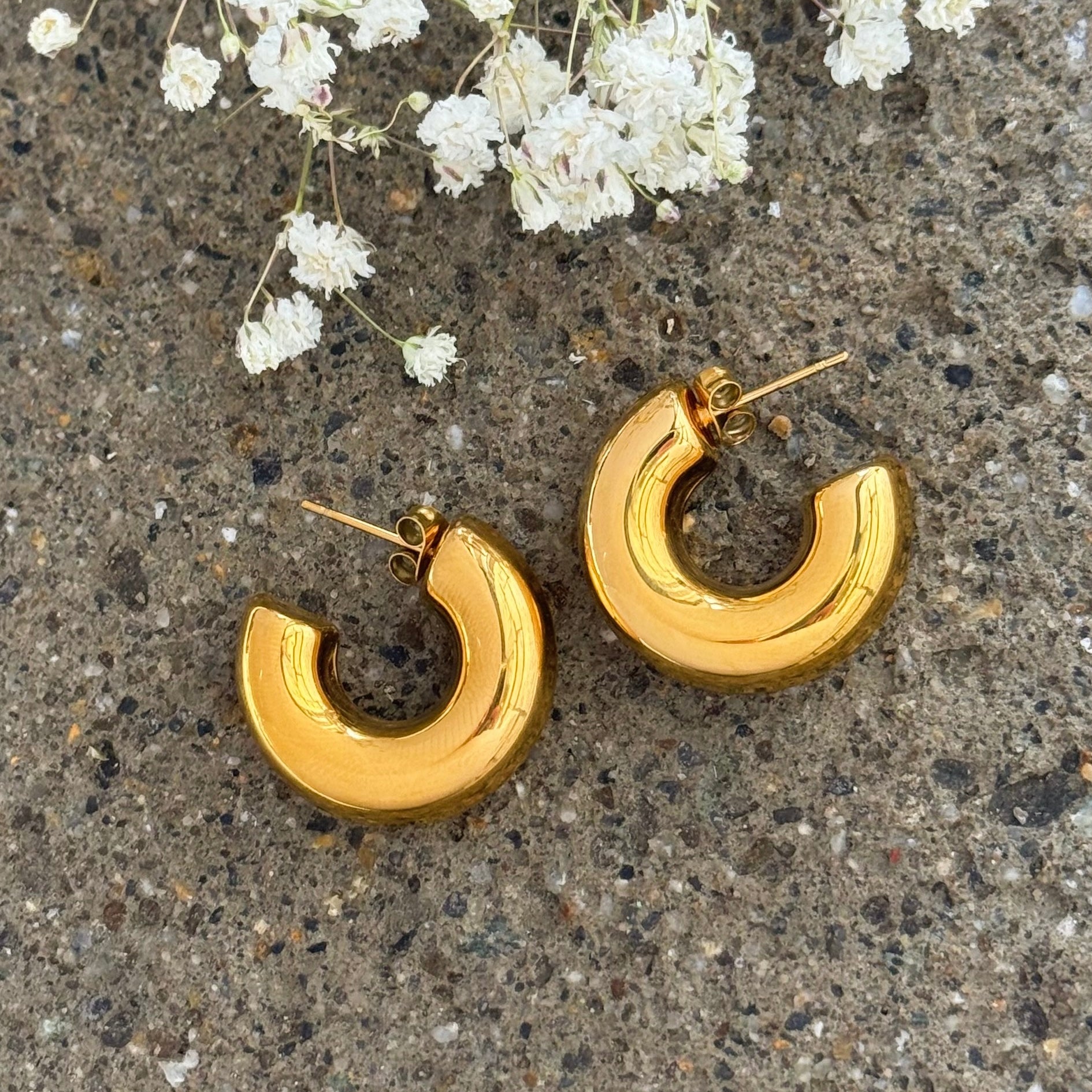 26MM GOLD CHUNKY HOOP earrings