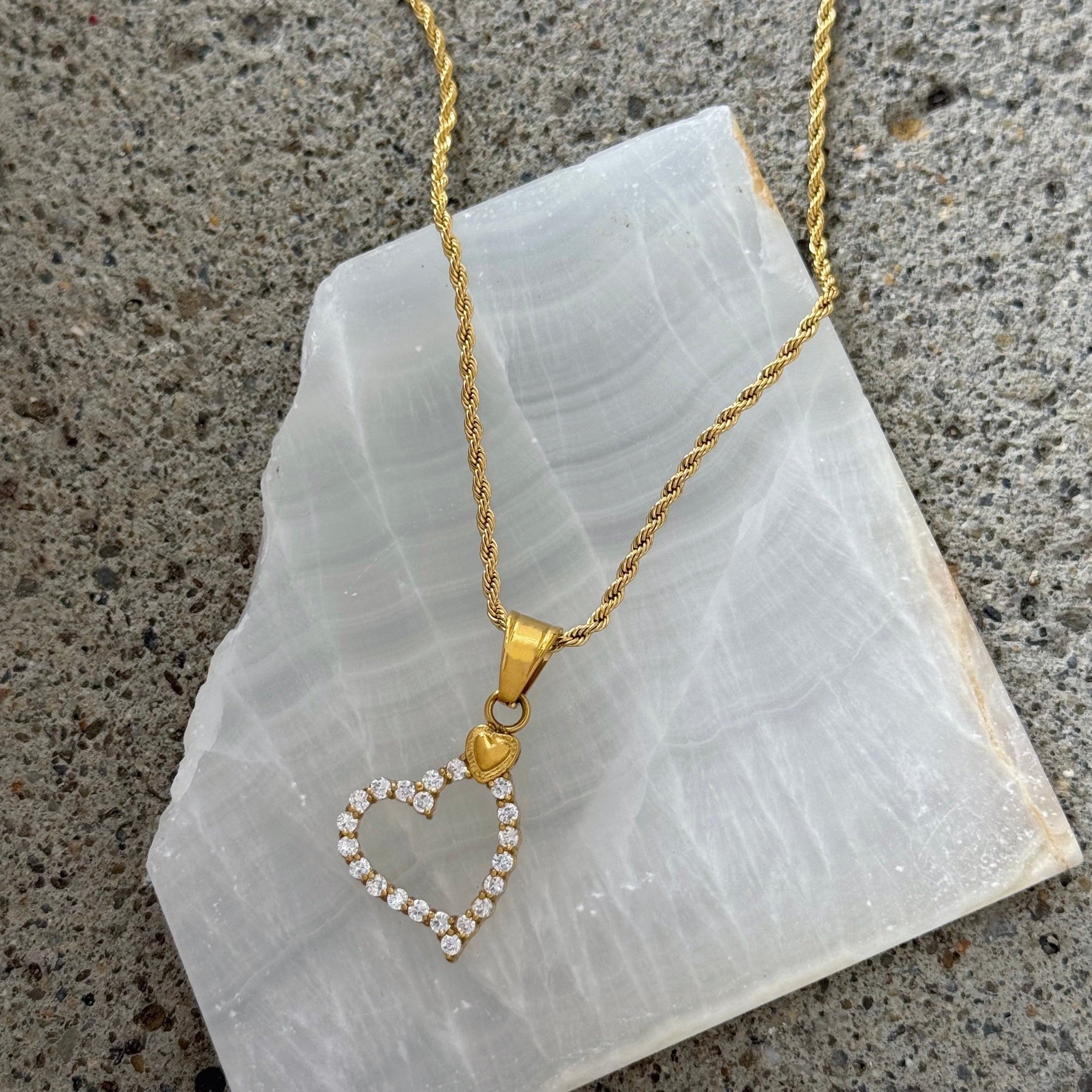 GOLD VINTAGE CRYSTAL HEART II necklace