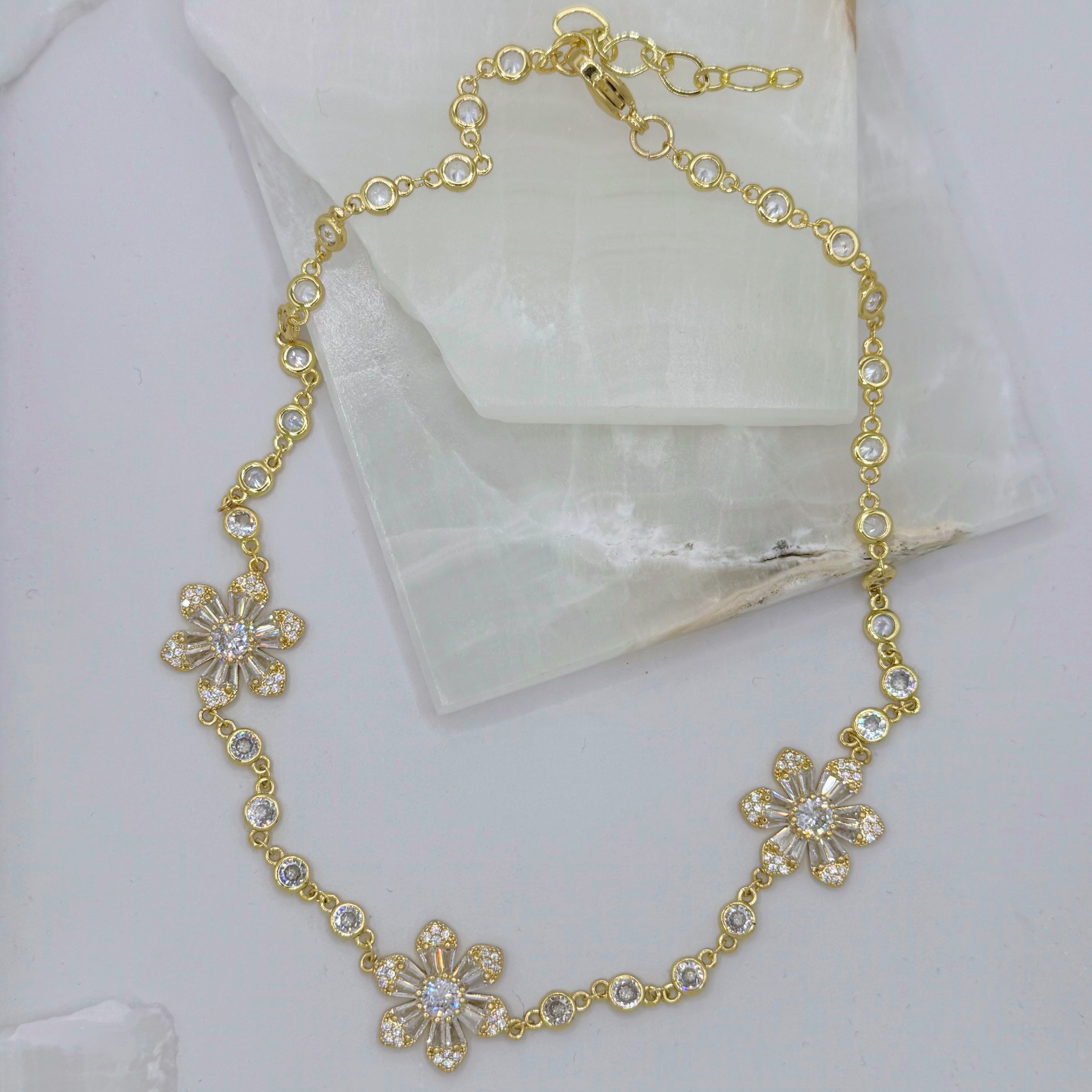 CRYSTAL BEZEL GOLD FLOWER necklace