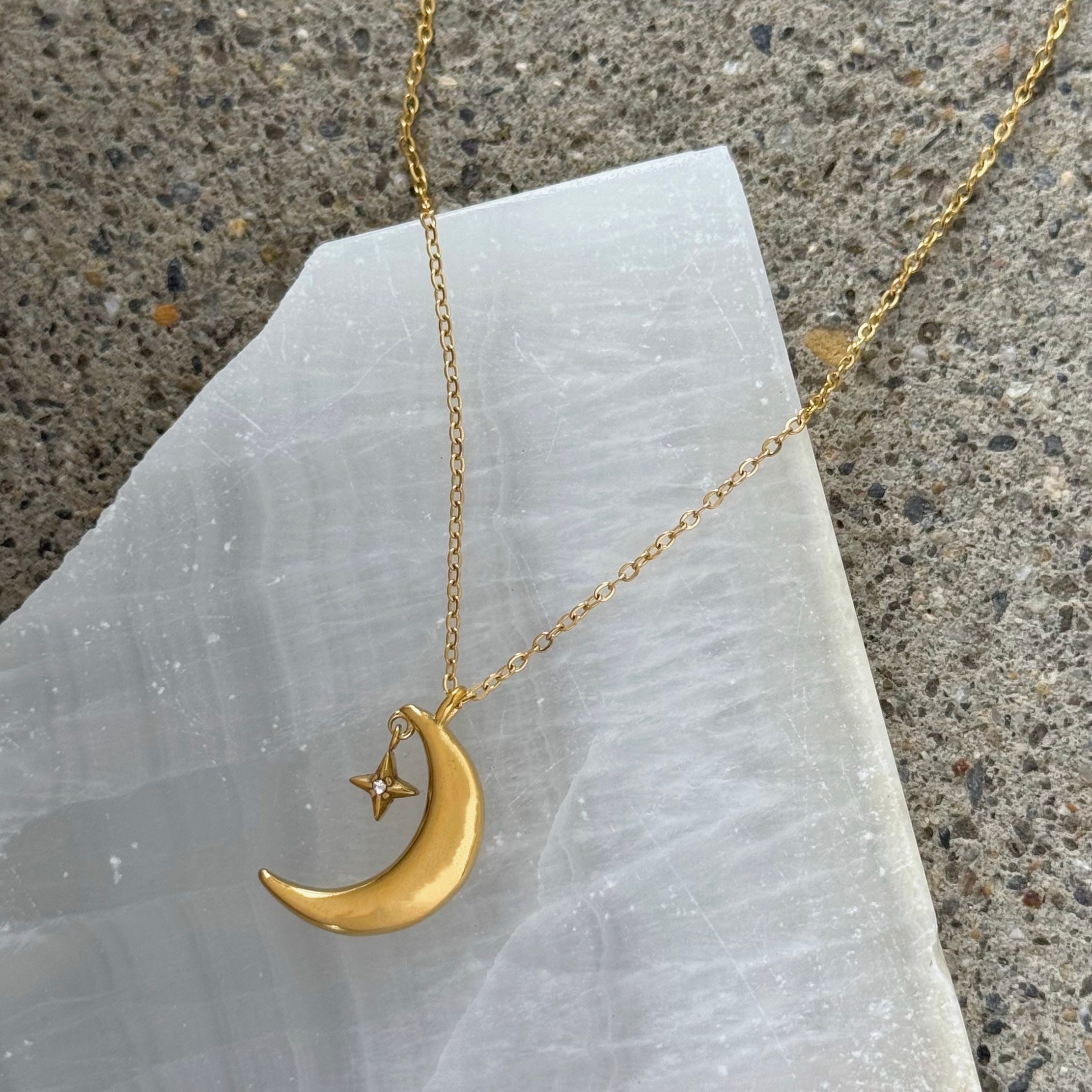 GOLD MAZZA MOON necklace