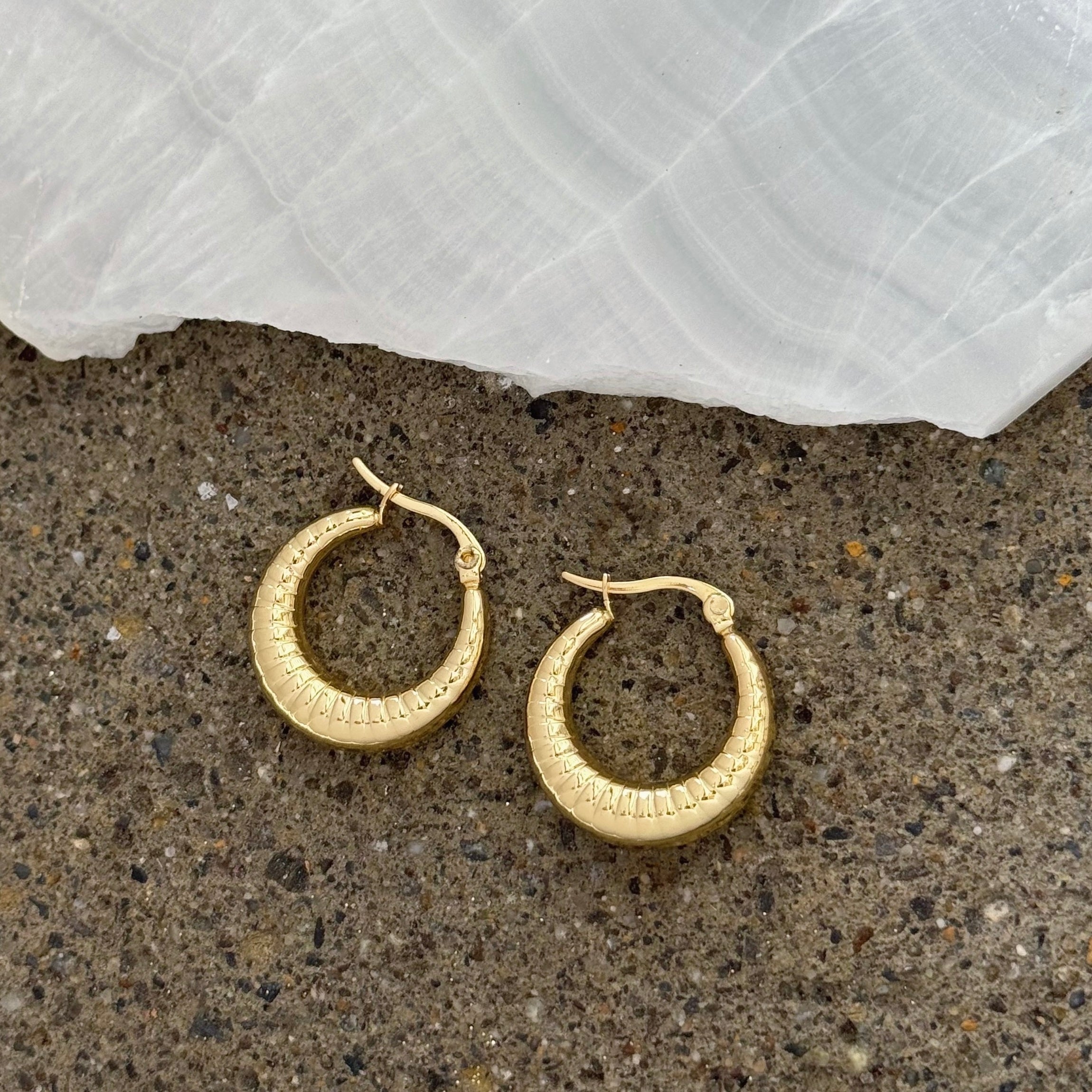 22MM GOLD TAPERED RIDGES HOOP earrings