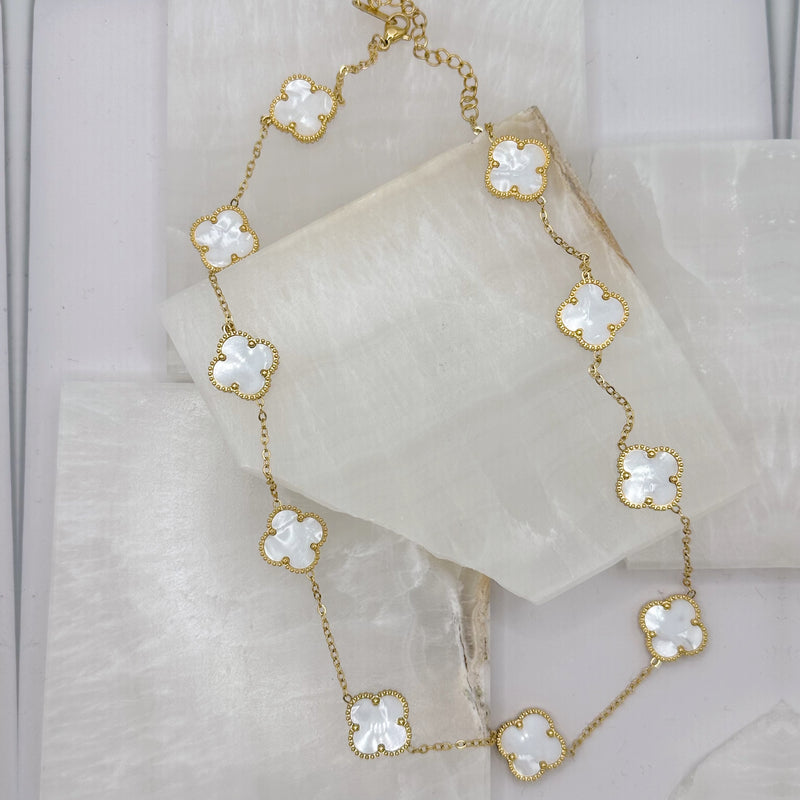 15MM WHITE CLOVERS GOLD STEEL necklace