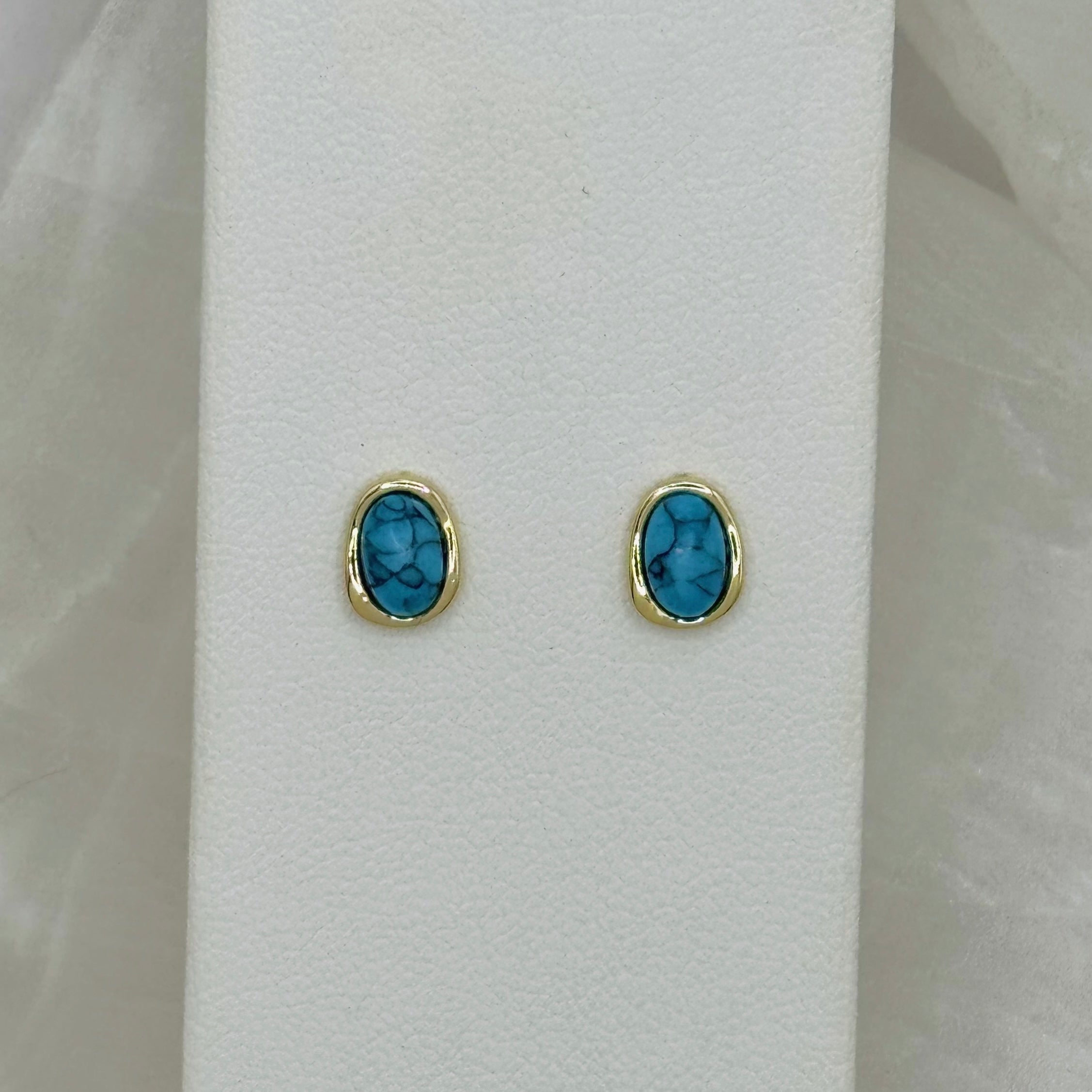GOLD OVAL TURQUOISE STUD earrings