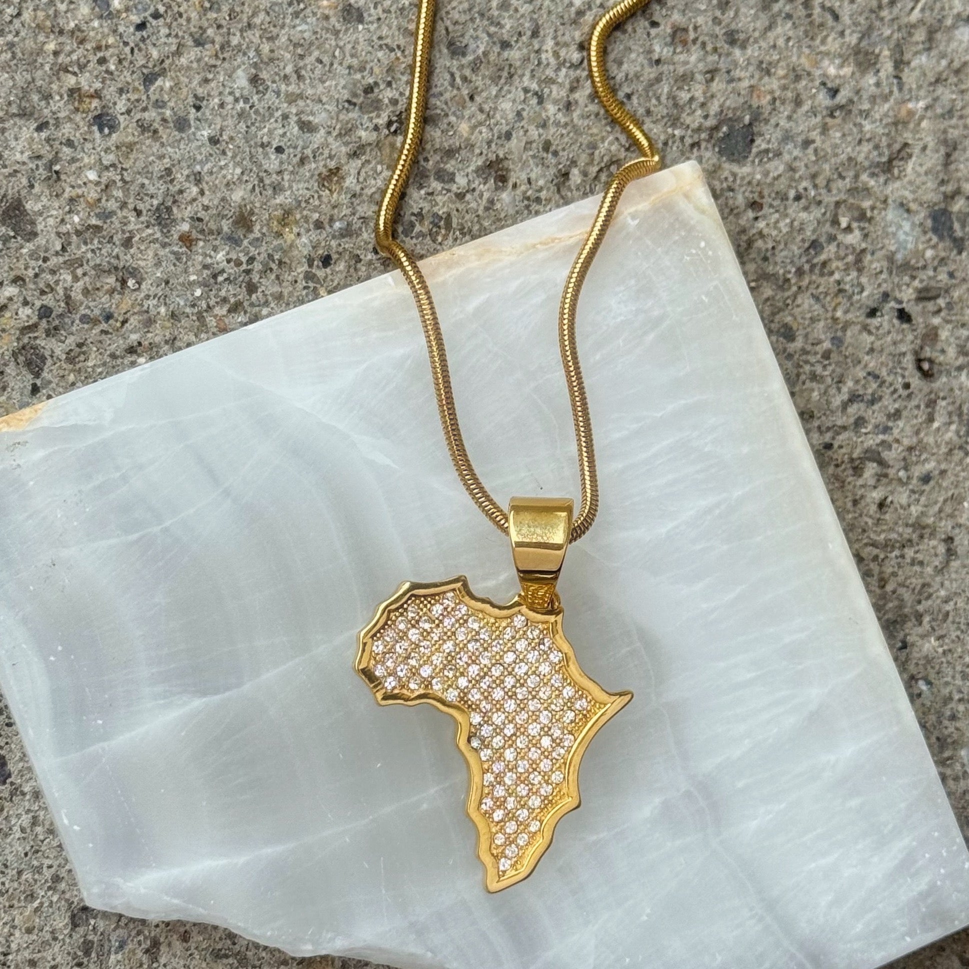 GOLD SMALL AFRICA CRYSTAL  necklace