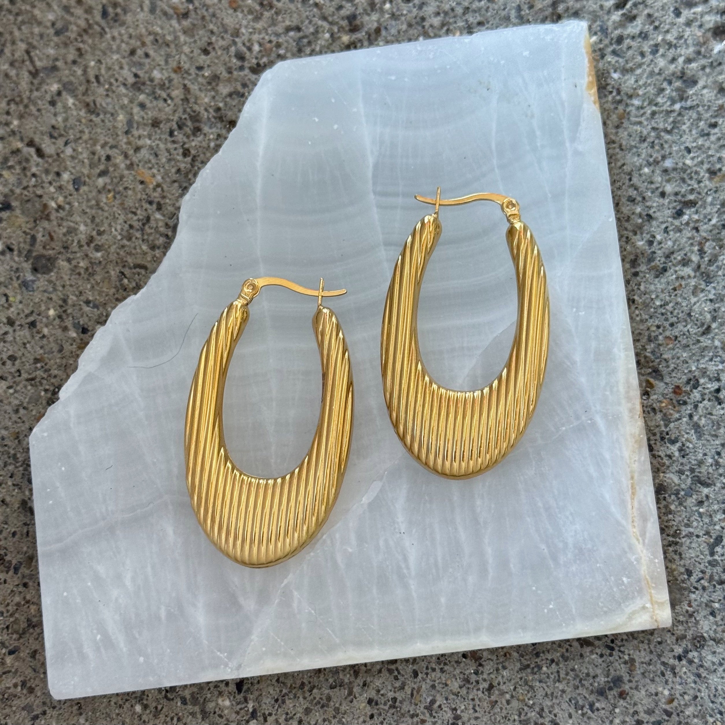 GOLD LILIANA RIDGES OVAL HOOP earrings