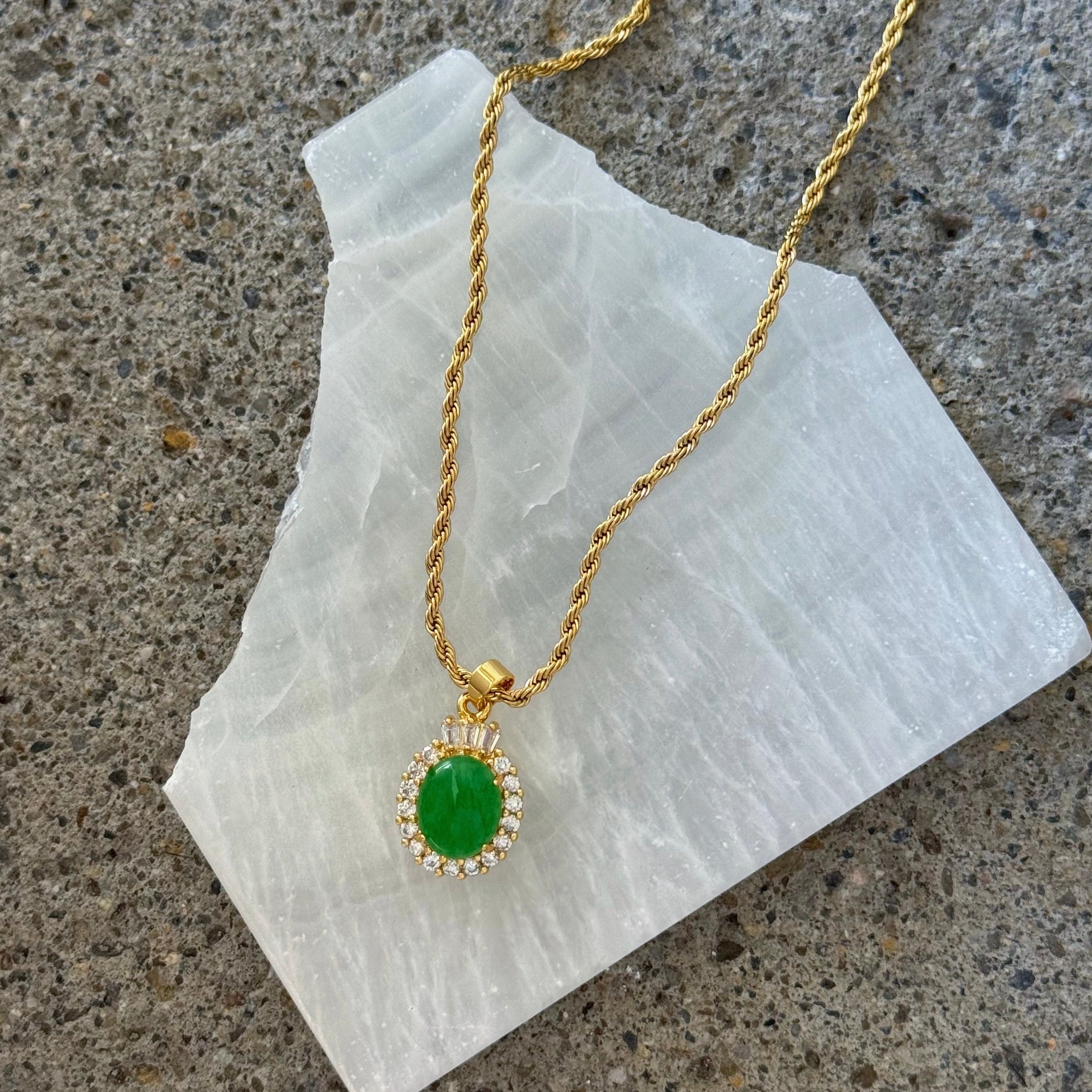 CRYSTAL VERA OVAL GREEN JADE MINI necklace