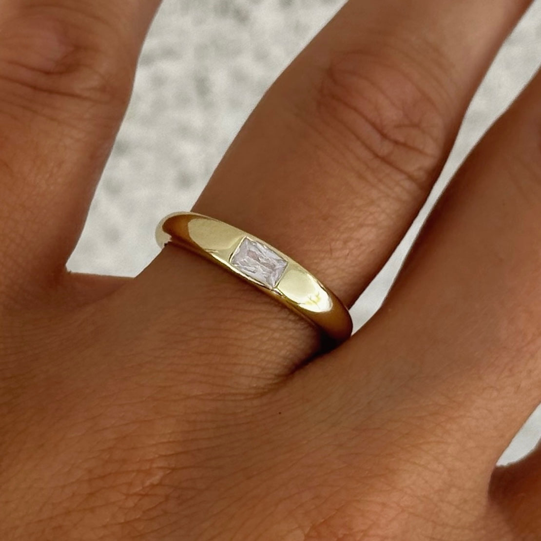 GOLD BAGUETTE TAPERED ring