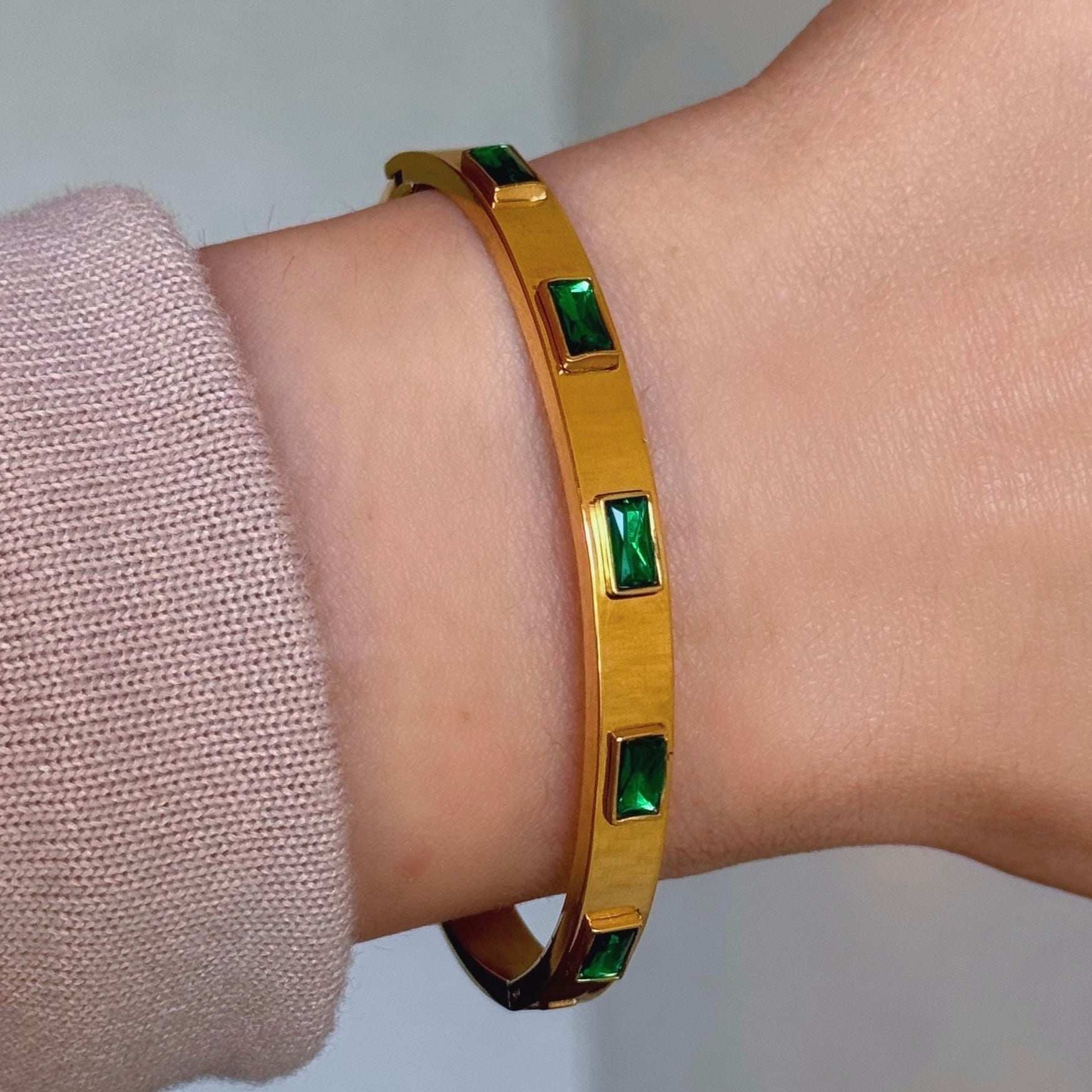 GOLD GREEN BAGUETTE bangle