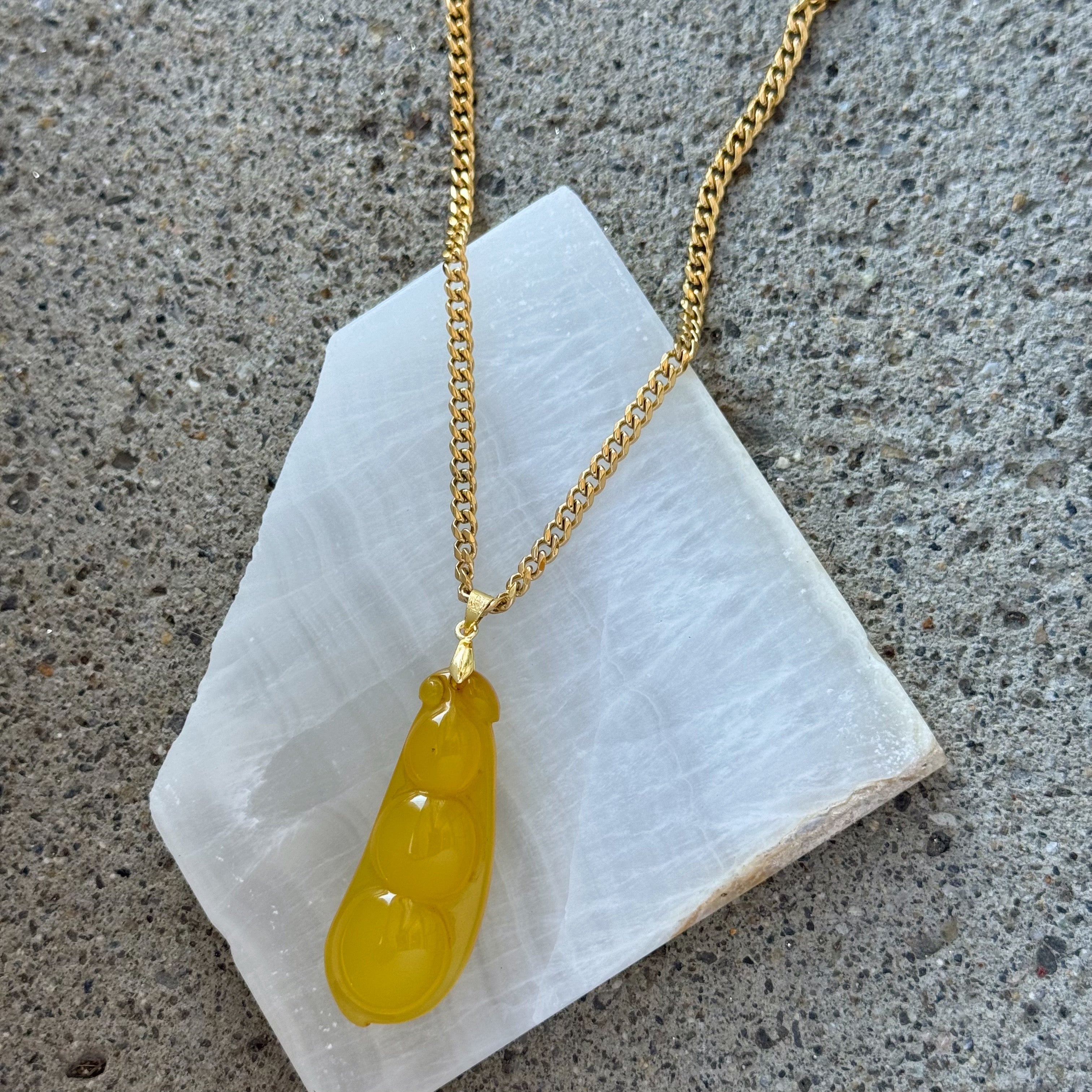 LUCKY PEAS YELLOW JADE necklace