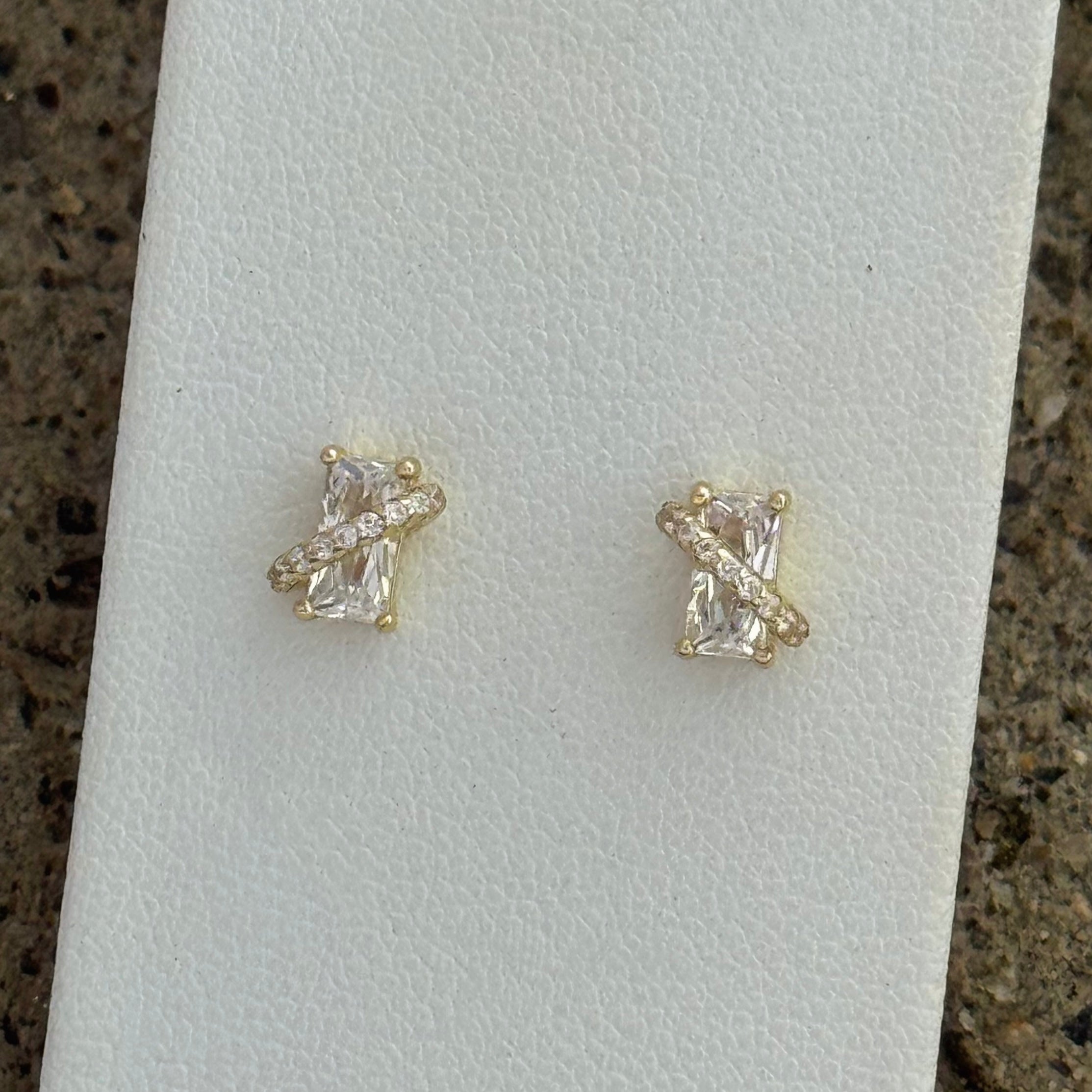 GOLD CRYSTAL BAGUETTE HALO STUD earrings