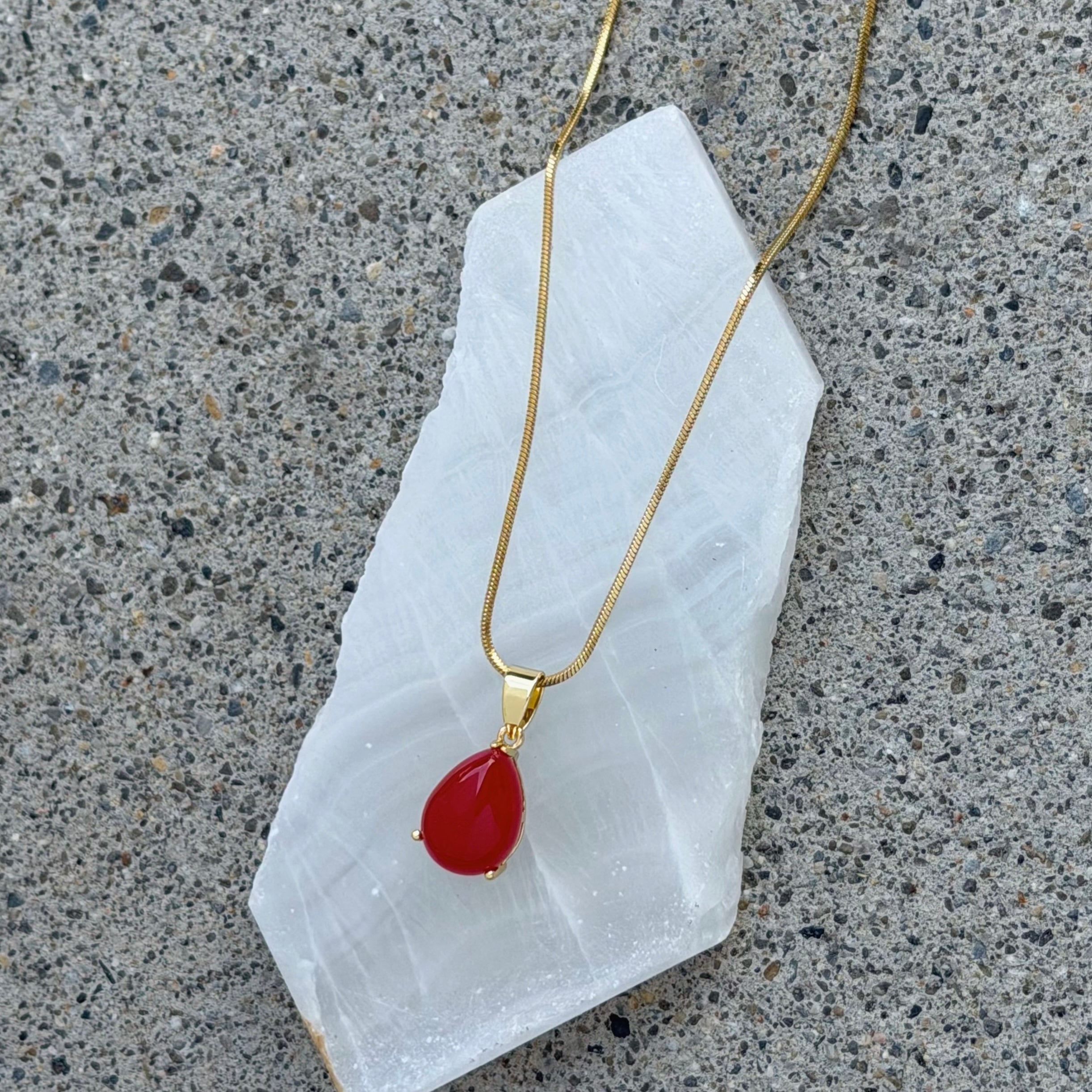 GOLD TEARDROP RED JADE MINI necklace