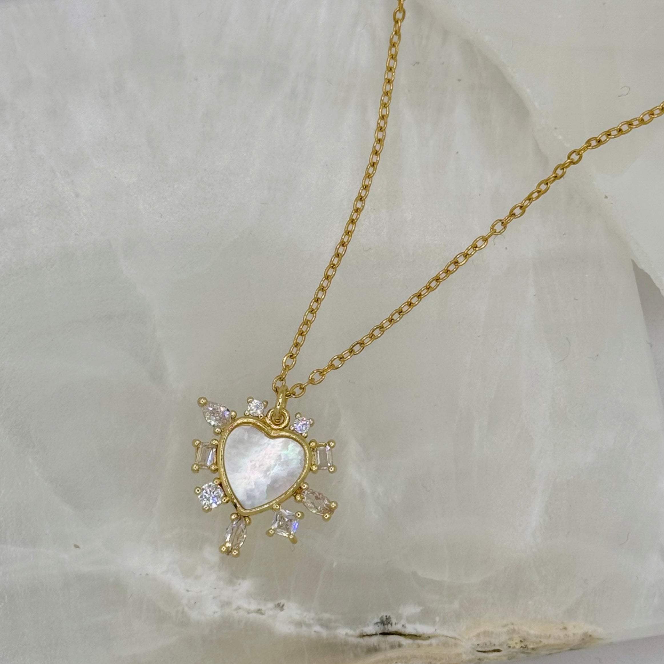 HEART CRYSTAL MOTHER OF PEARL necklace
