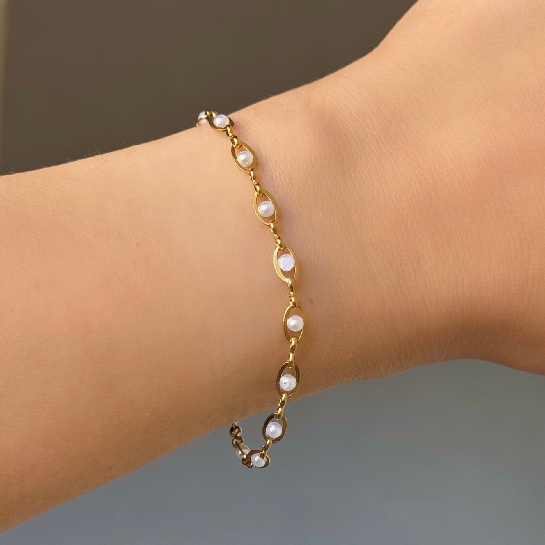 GOLD PEARL POD bracelet