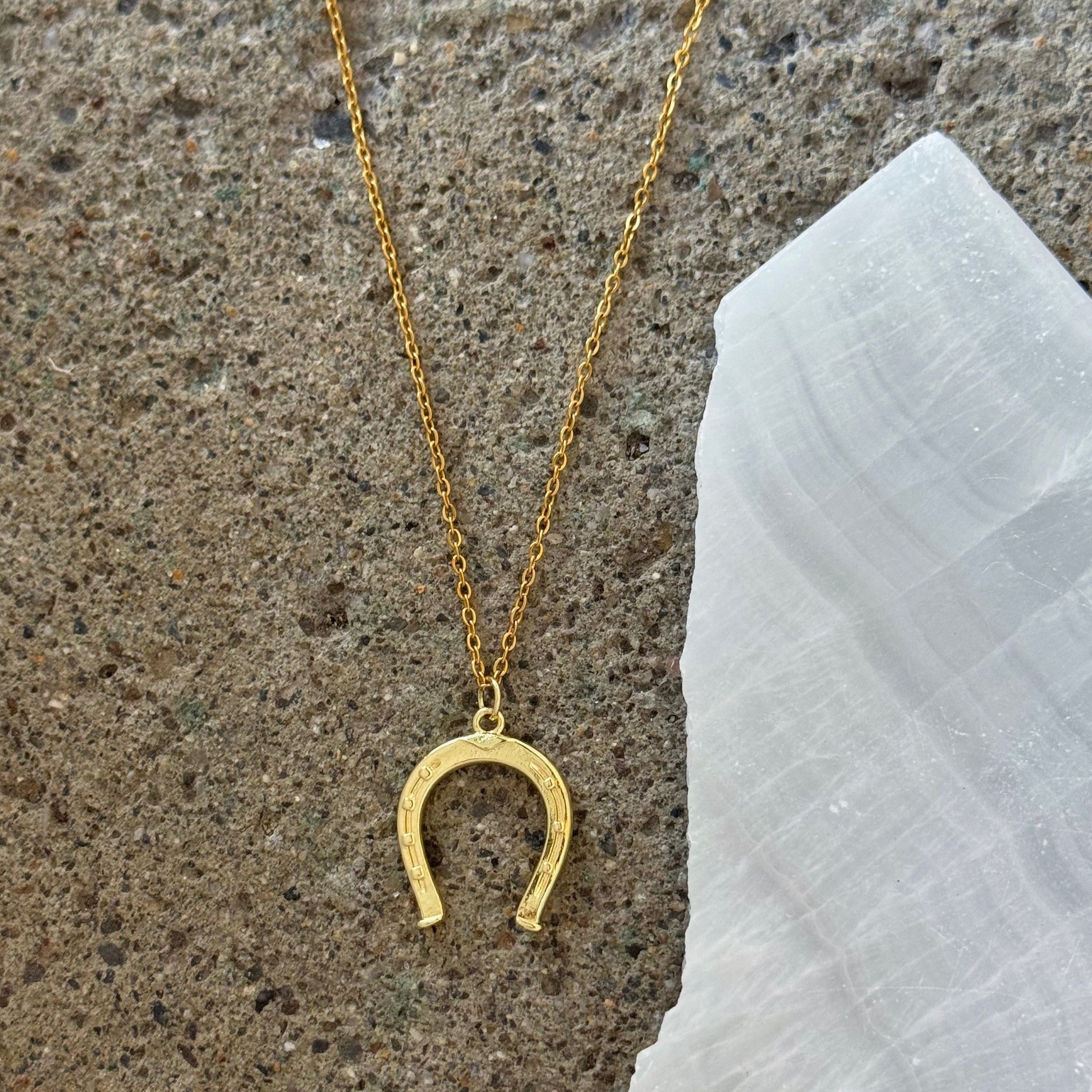 GOLD HORSESHOE necklace